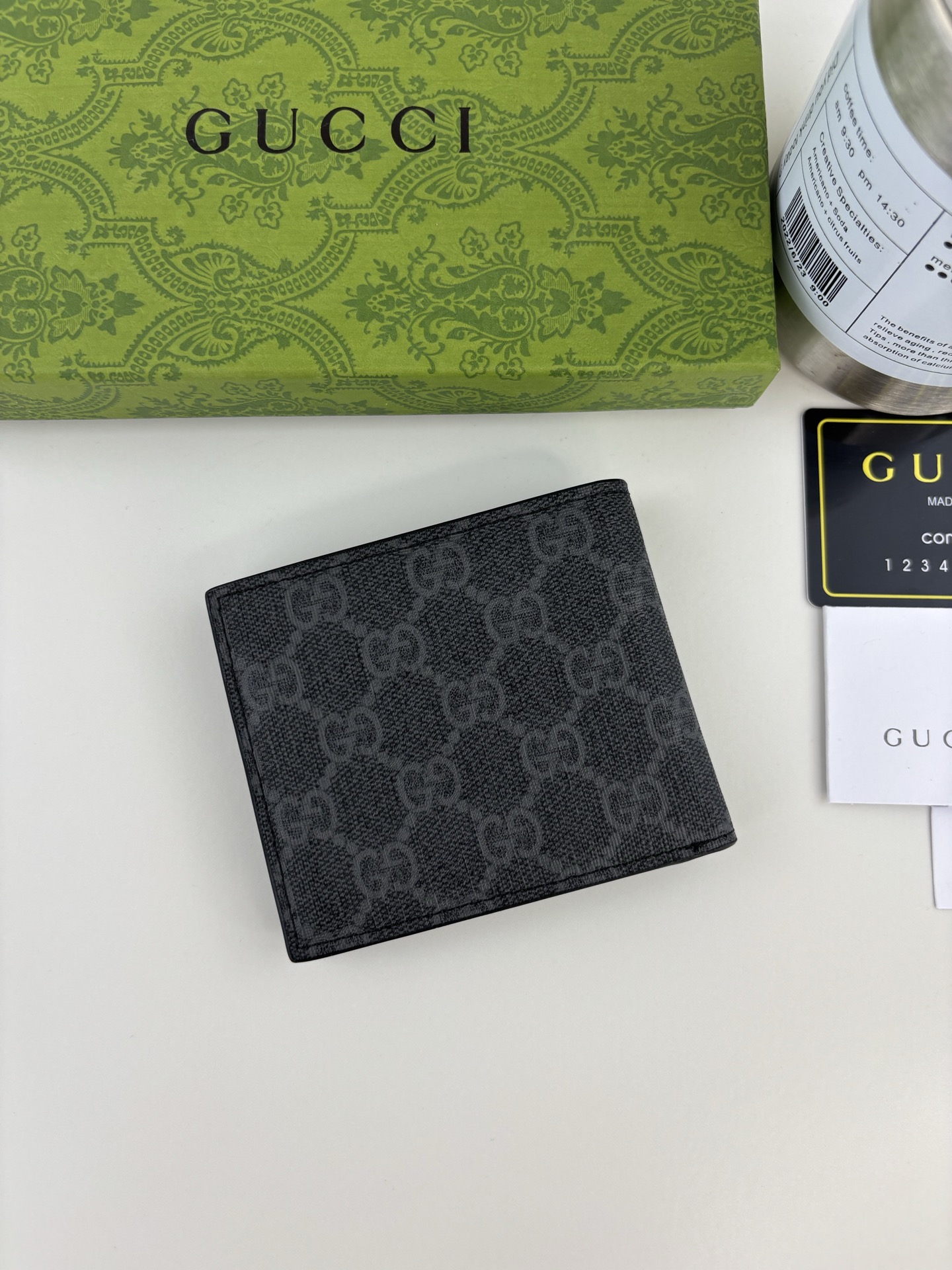 GUCCI 180 財布 ブラックGGスプリームキャンバスとレザーのコンパクトデザイン