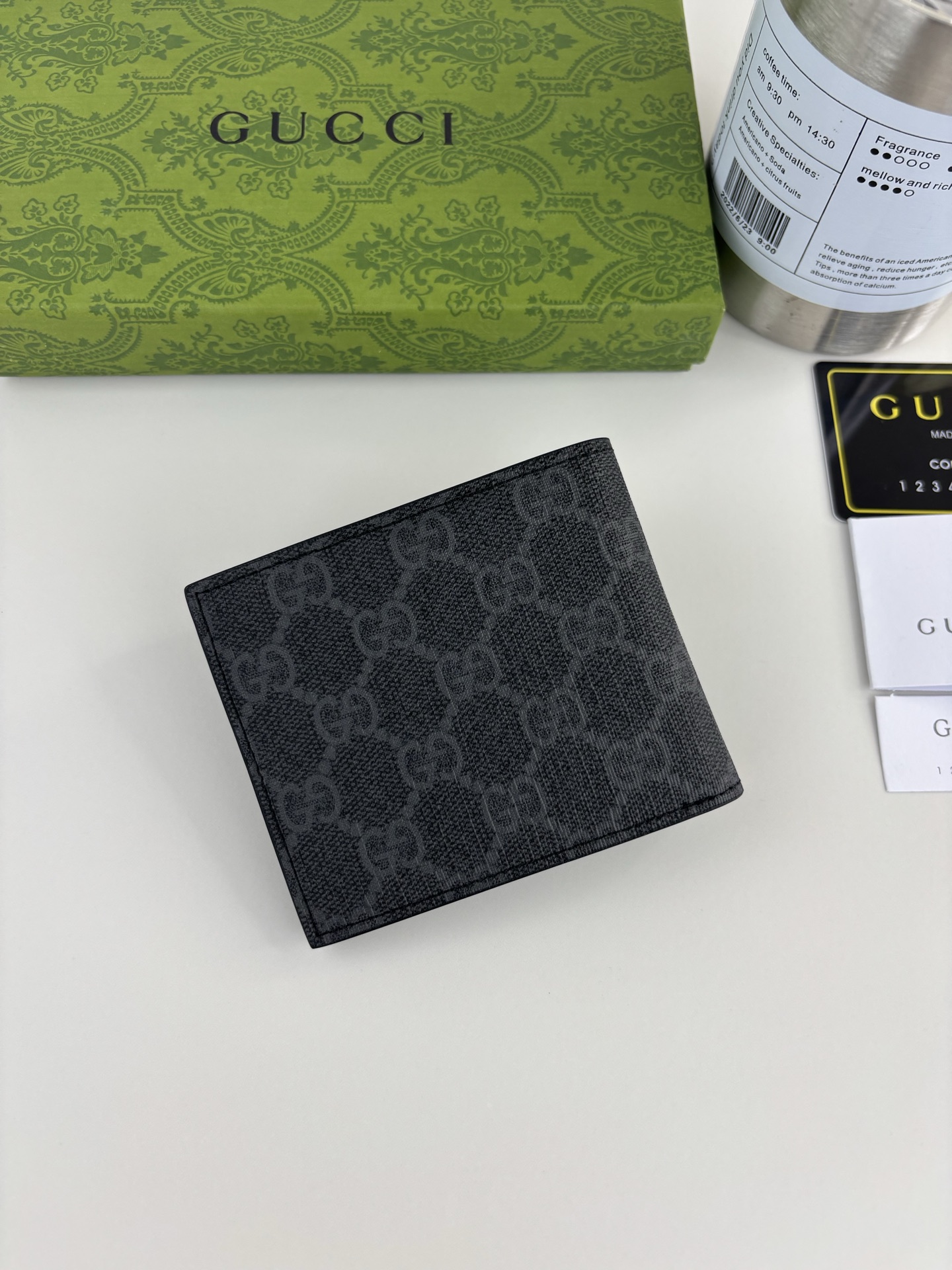 GUCCI 180 ウォレット - スリムでカラフルなデザイン