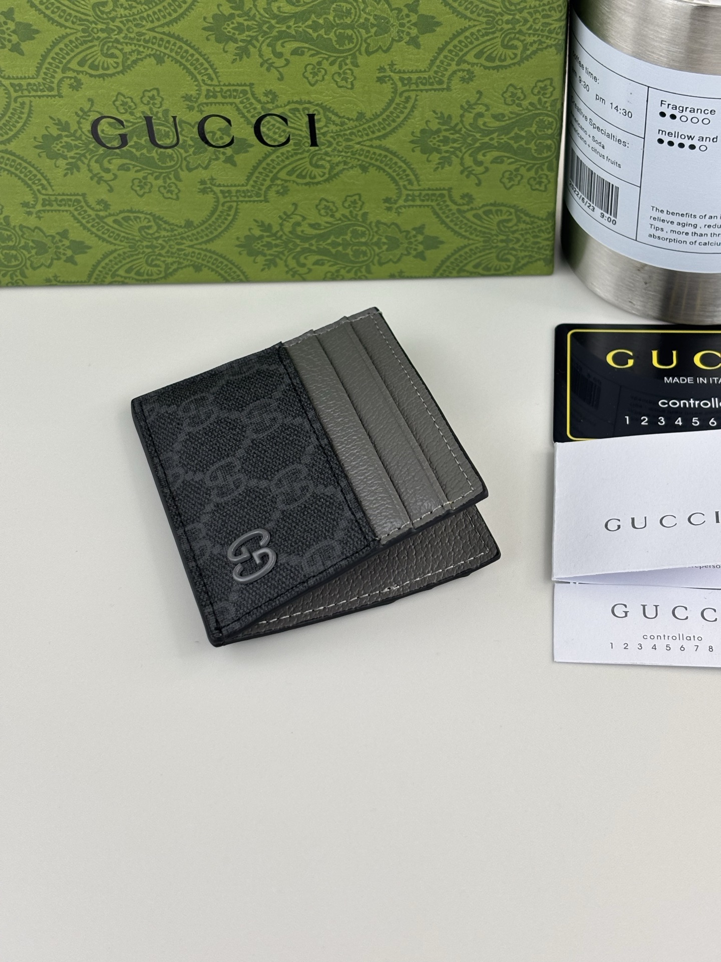 GUCCI カードケース 双色デザイン ブラックGGとグレー陶器効果