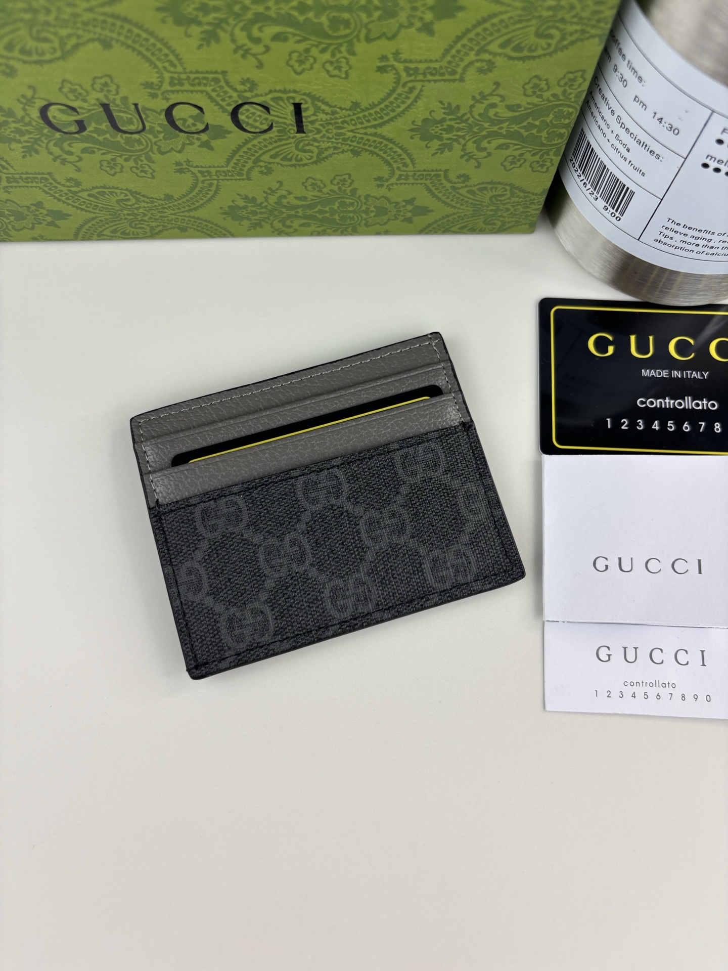 GUCCI カードケース 双色デザイン ブラックGGとグレー陶器効果