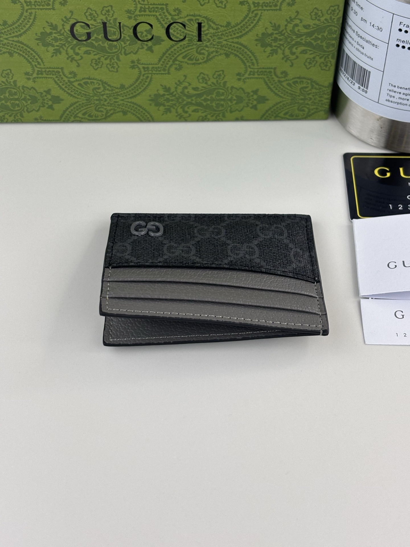 GUCCI カードケース 双色デザイン ブラックGGとグレー陶器効果