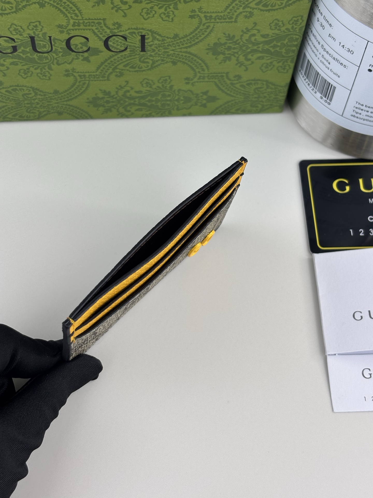 GUCCI カードケース GG Supreme 帆布製 高級感溢れるデザイン