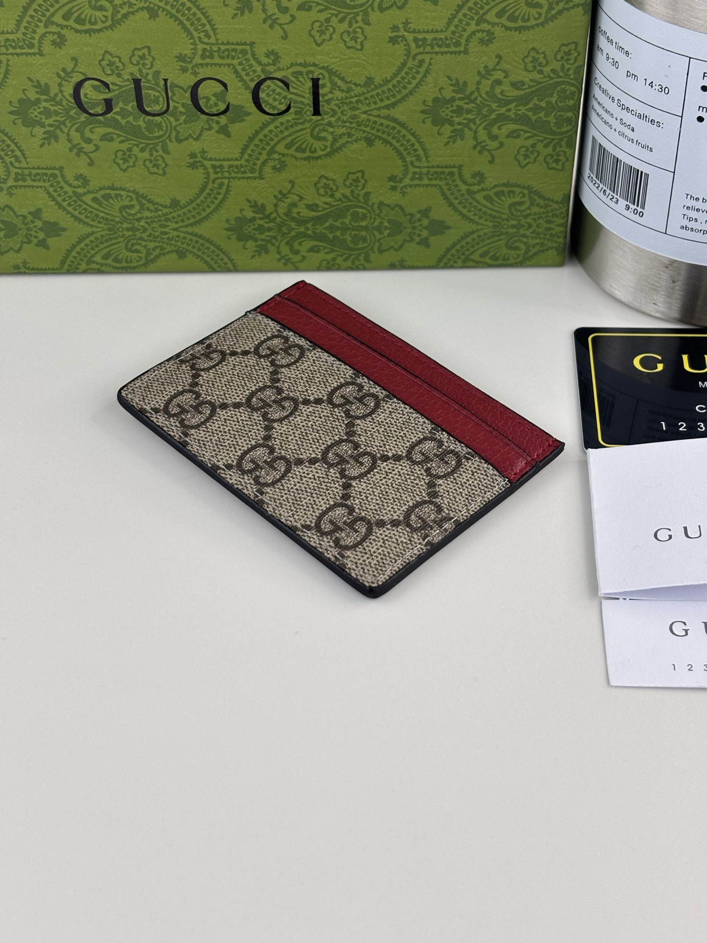 GUCCI カードケース GG Supreme 帆布製 米色とウ木色のエレガントデザイン