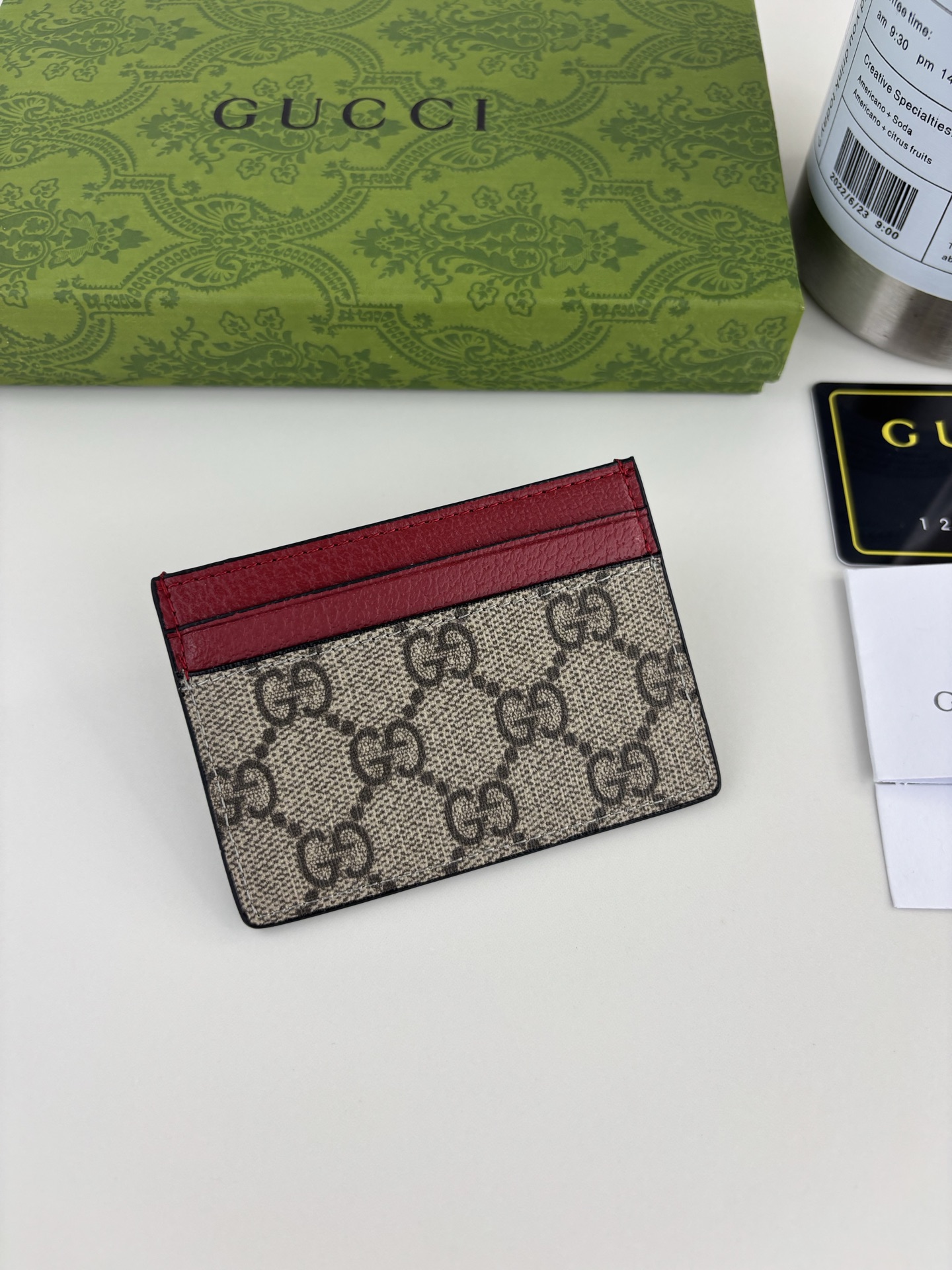 GUCCI カードケース GG Supreme 帆布製 米色とウ木色のエレガントデザイン