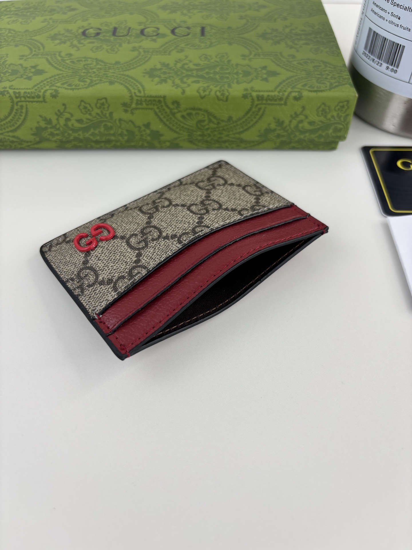 GUCCI カードケース GG Supreme 帆布製 米色とウ木色のエレガントデザイン