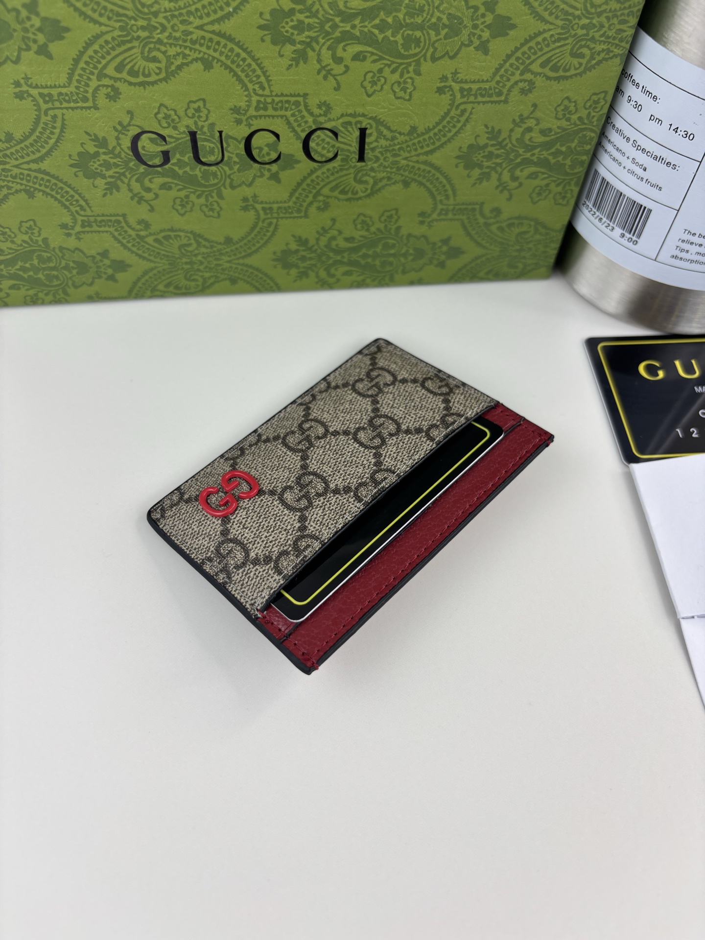 GUCCI カードケース GG Supreme 帆布製 米色とウ木色のエレガントデザイン