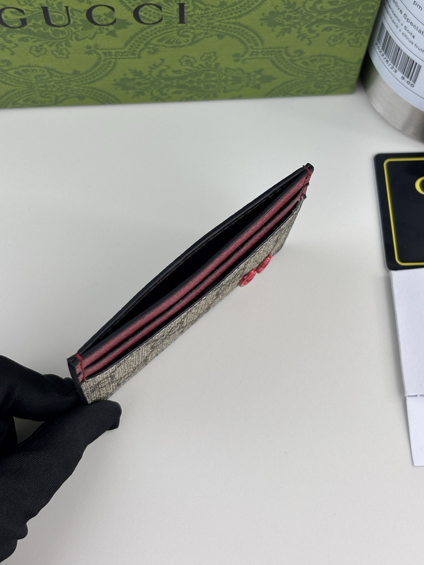 GUCCI カードケース GG Supreme 帆布製 米色とウ木色のエレガントデザイン