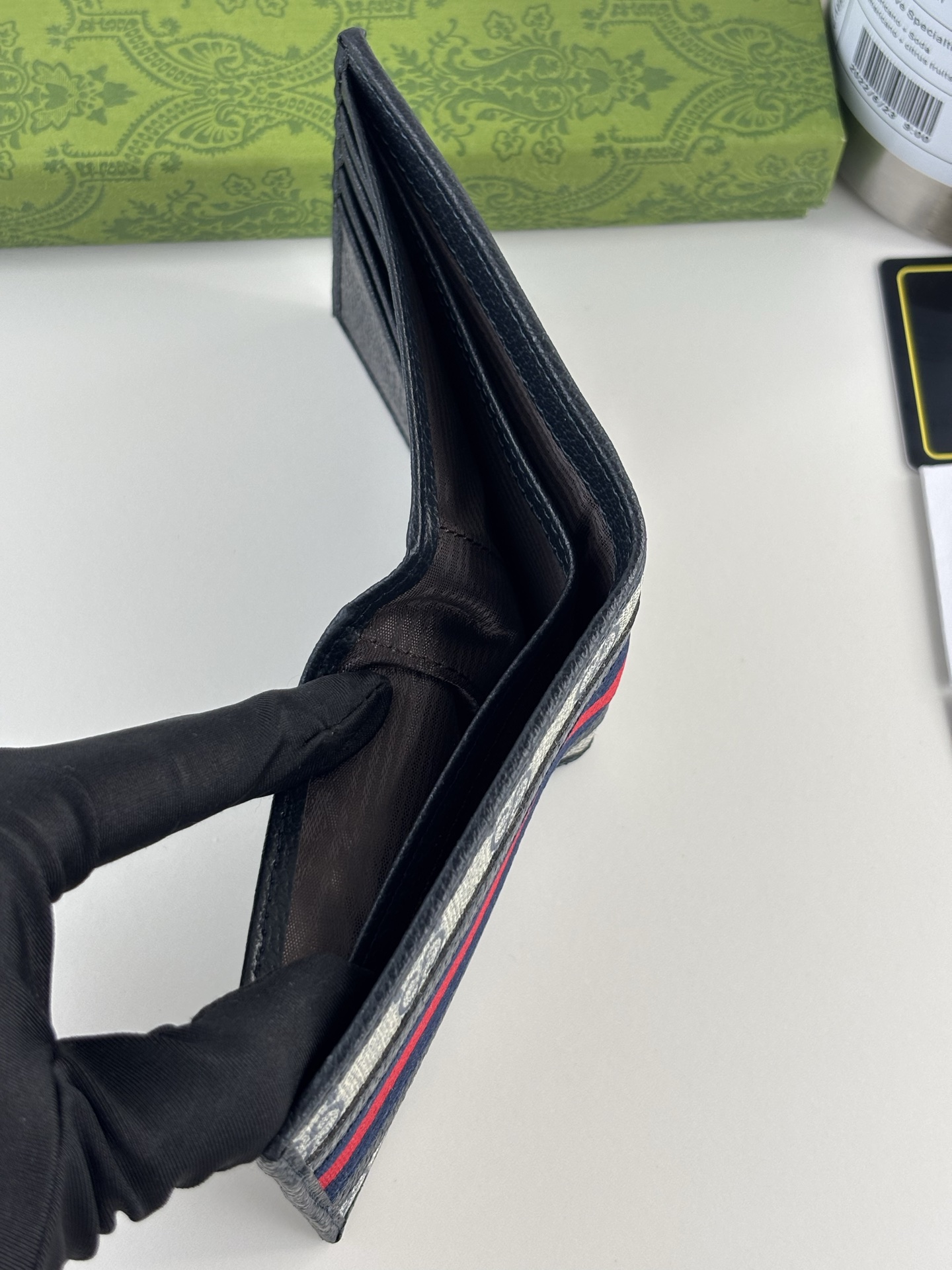 GUCCl 最新財布 - 実用的なデザインとクラシックGGパターン