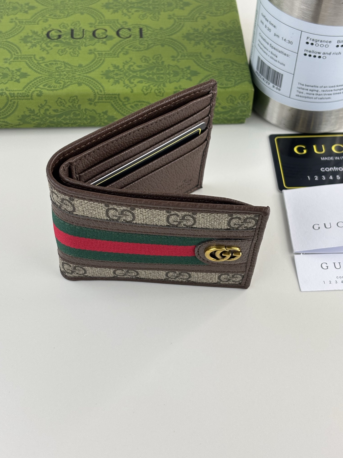 GUCCl 最新財布 クラシックGGモチーフの実用デザイン