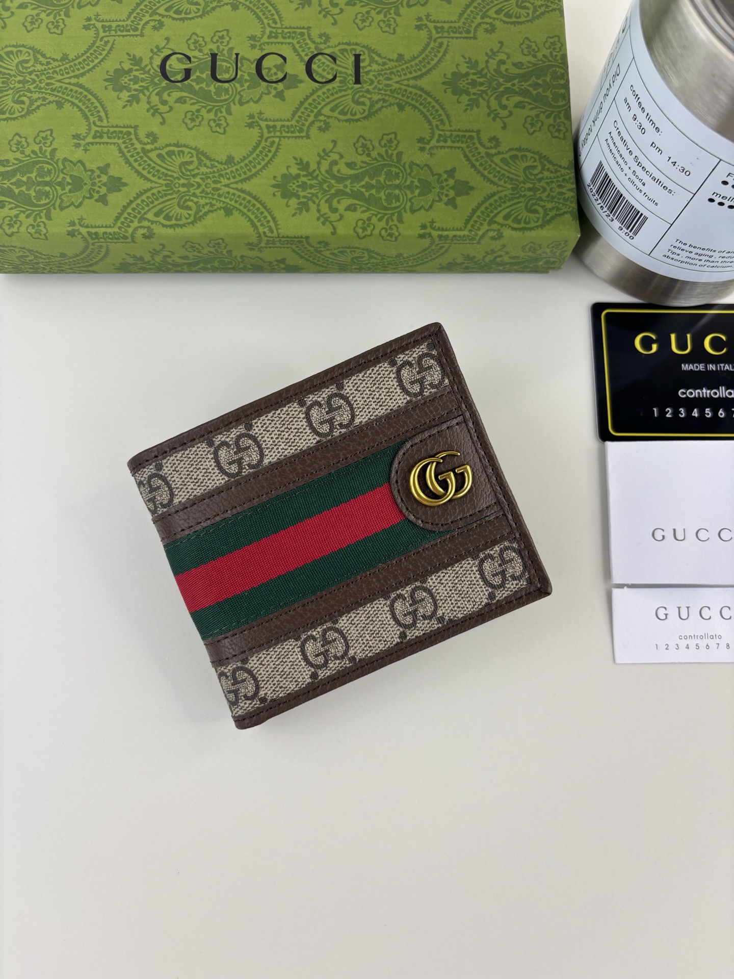 GUCCl 最新財布 クラシックGGモチーフの実用デザイン