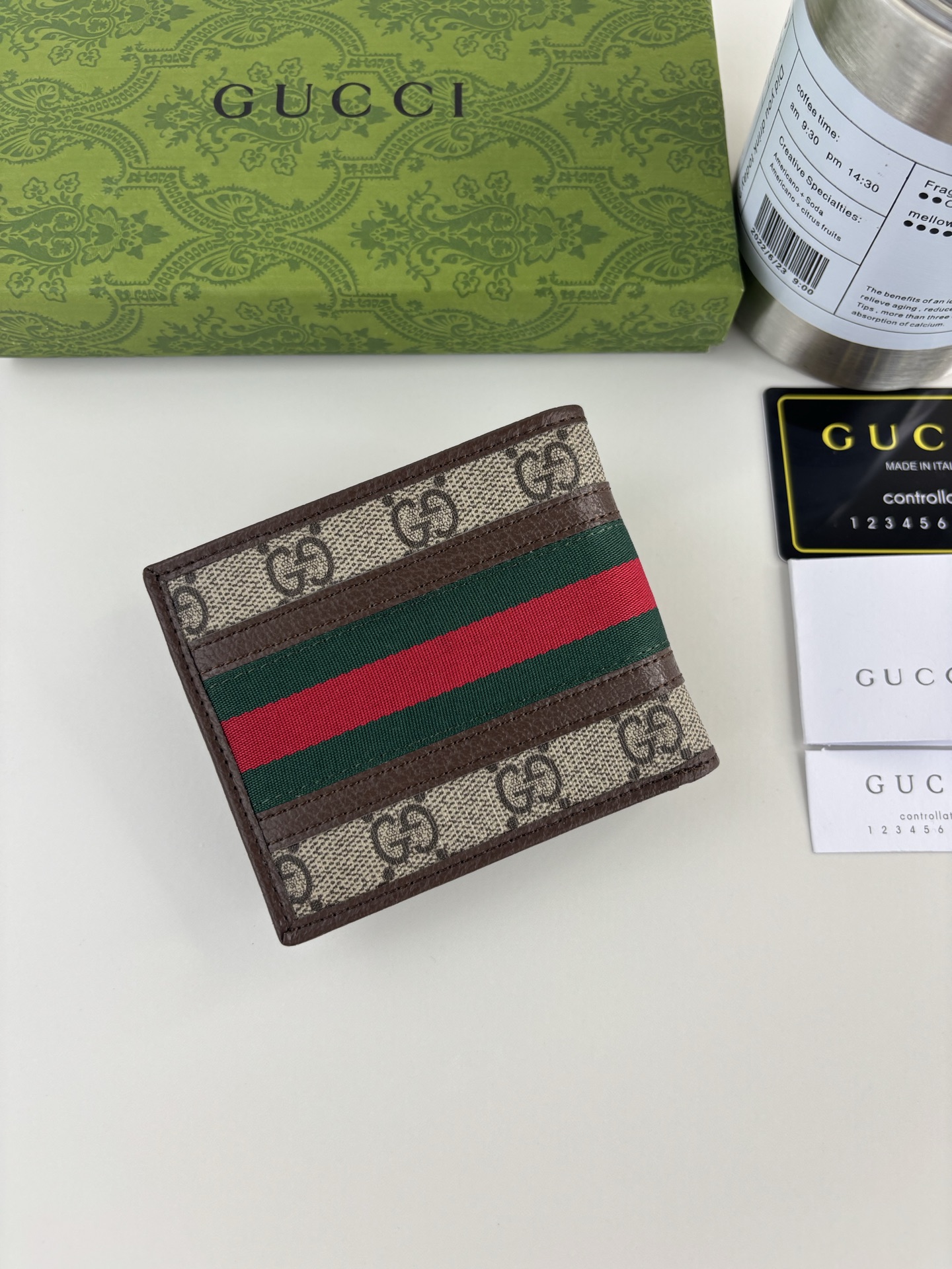 GUCCl 最新財布 クラシックGGモチーフの実用デザイン