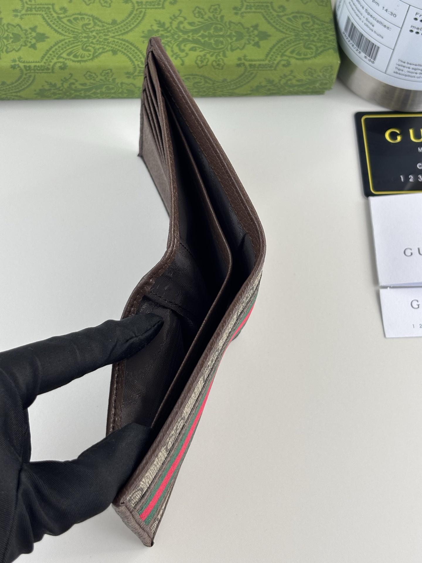 GUCCl 最新財布 クラシックGGモチーフの実用デザイン