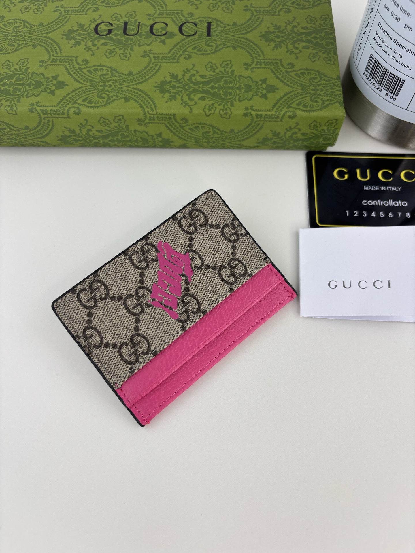 Gucci 双色卡片夹 - クラシックGG字母と梅紅色のデザイン