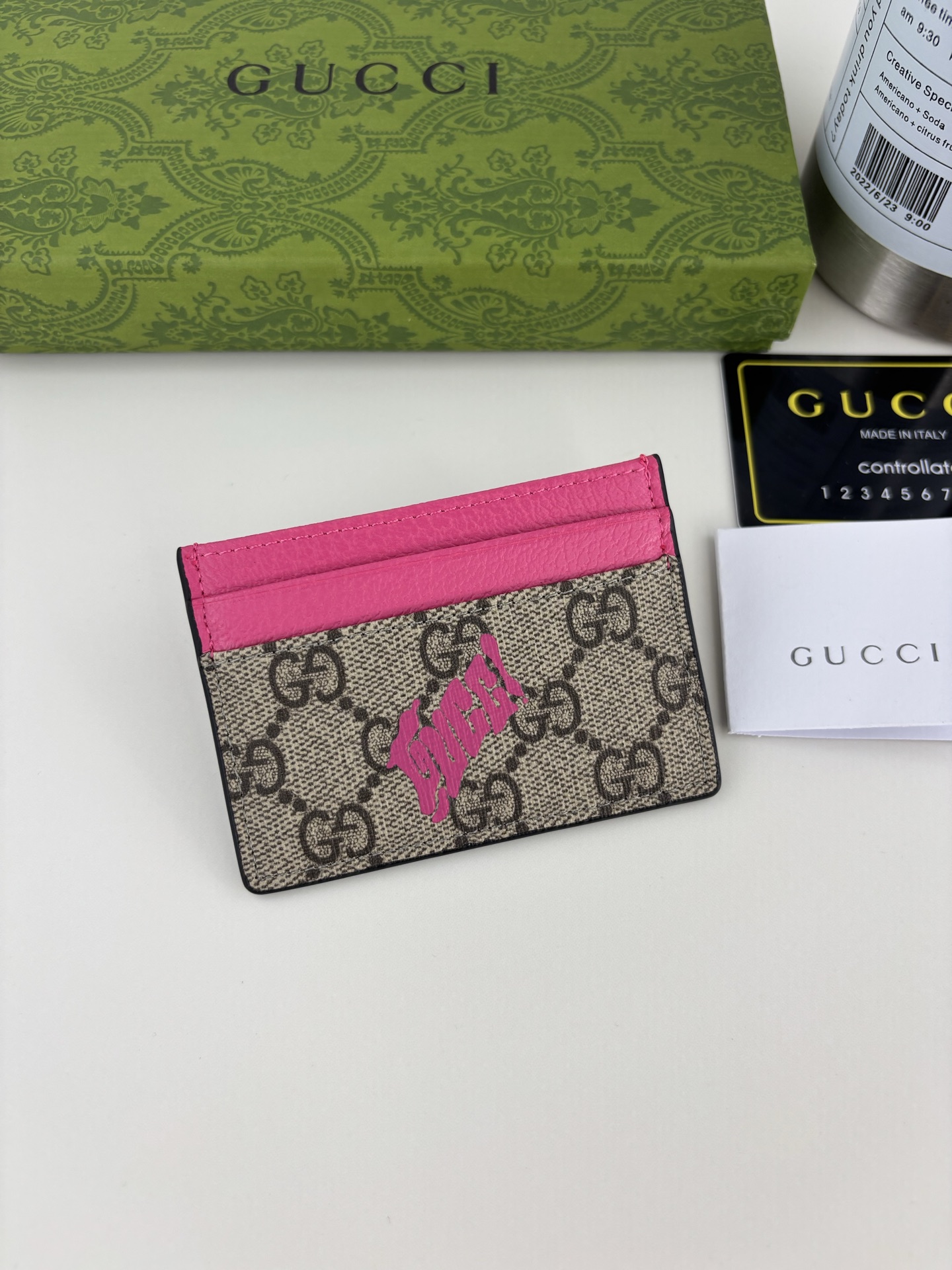 Gucci 双色卡片夹 - クラシックGG字母と梅紅色のデザイン