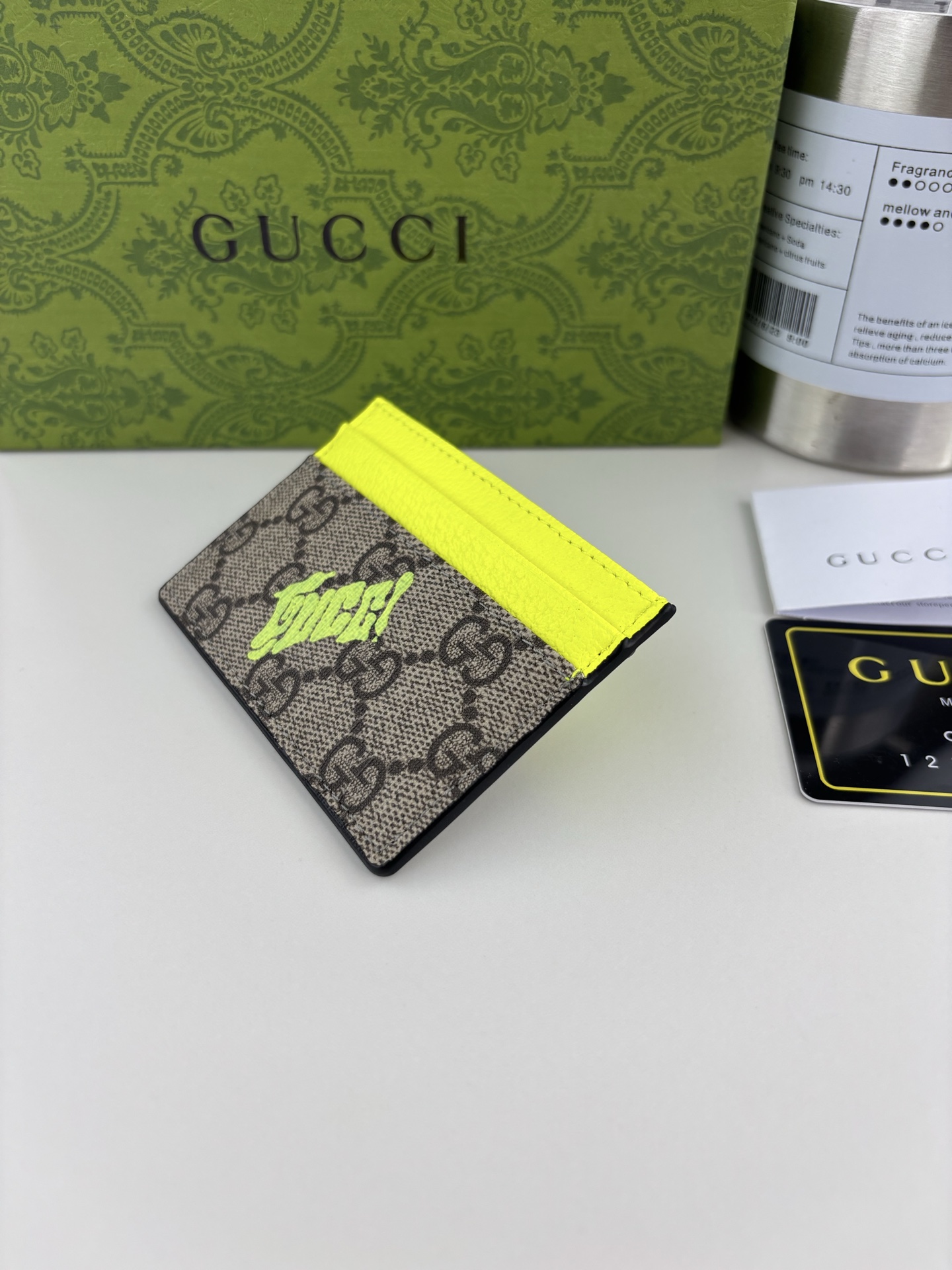 Gucci 双色卡片夹 GG字母交织图案と皮革のデザイン