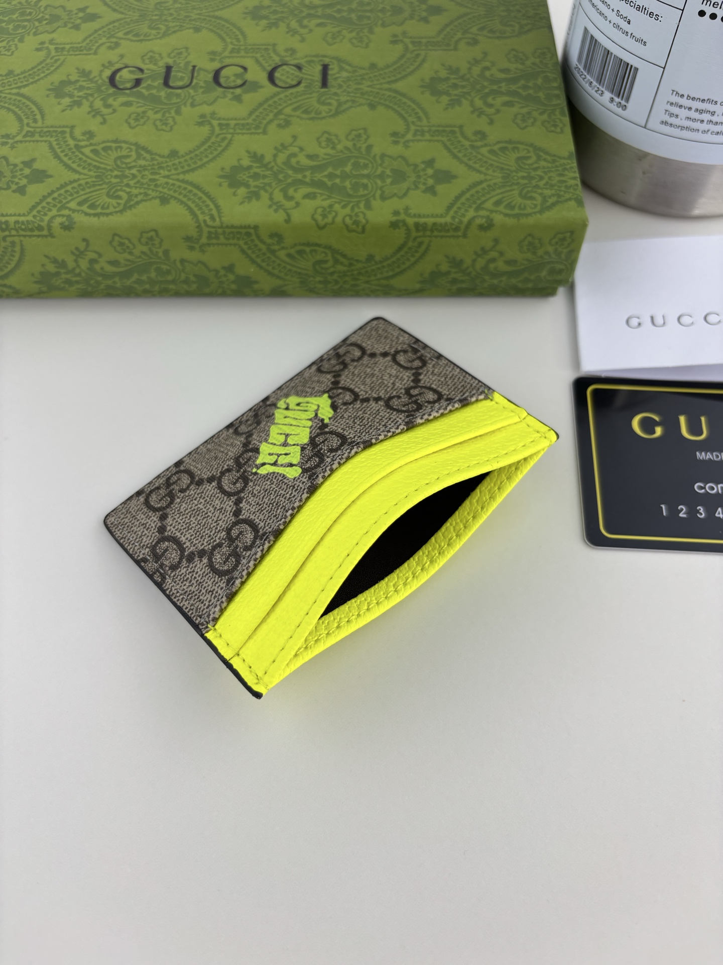 Gucci 双色卡片夹 GG字母交织图案と皮革のデザイン