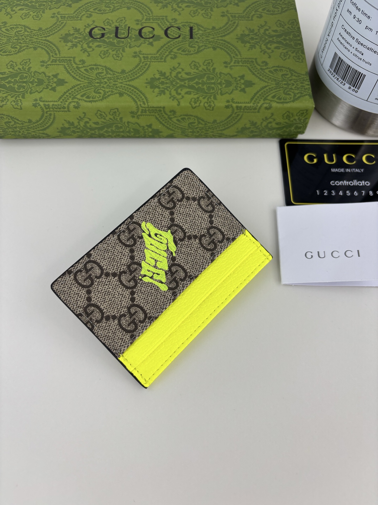 Gucci 双色卡片夹 GG字母交织图案と皮革のデザイン