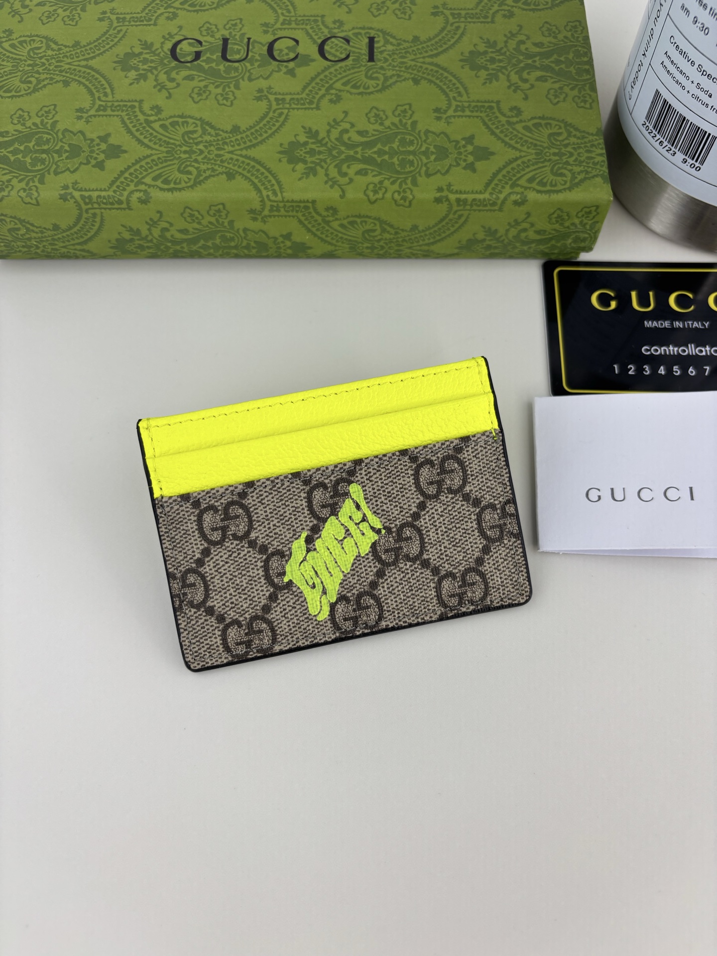 Gucci 双色卡片夹 GG字母交织图案と皮革のデザイン
