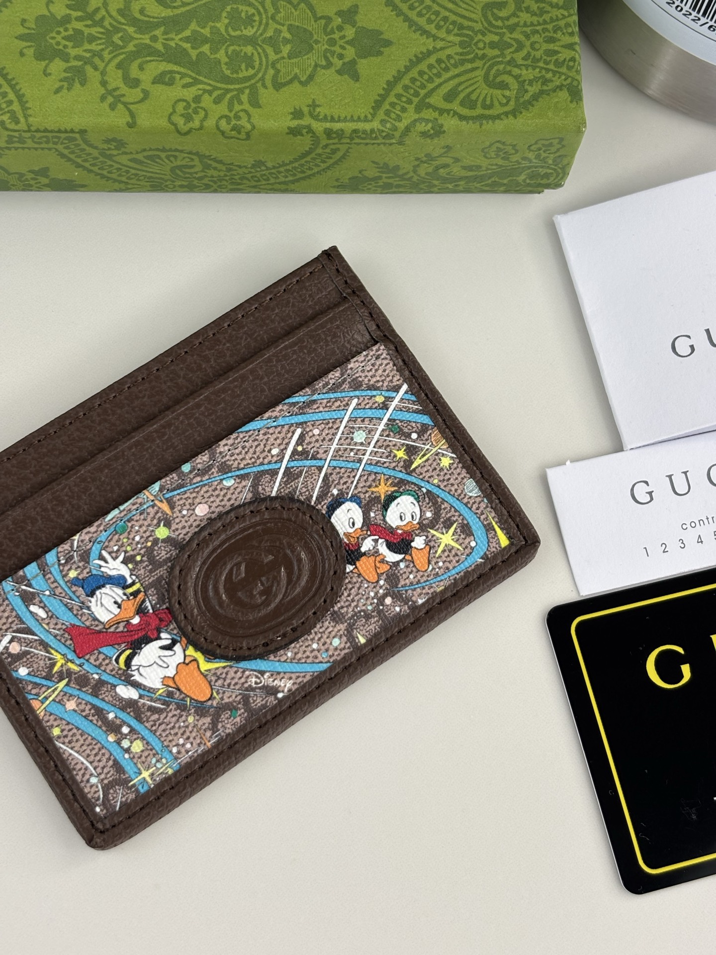 GUCCI 唐老鸭シリーズ クラシックな魅力とファミリーの楽しさ