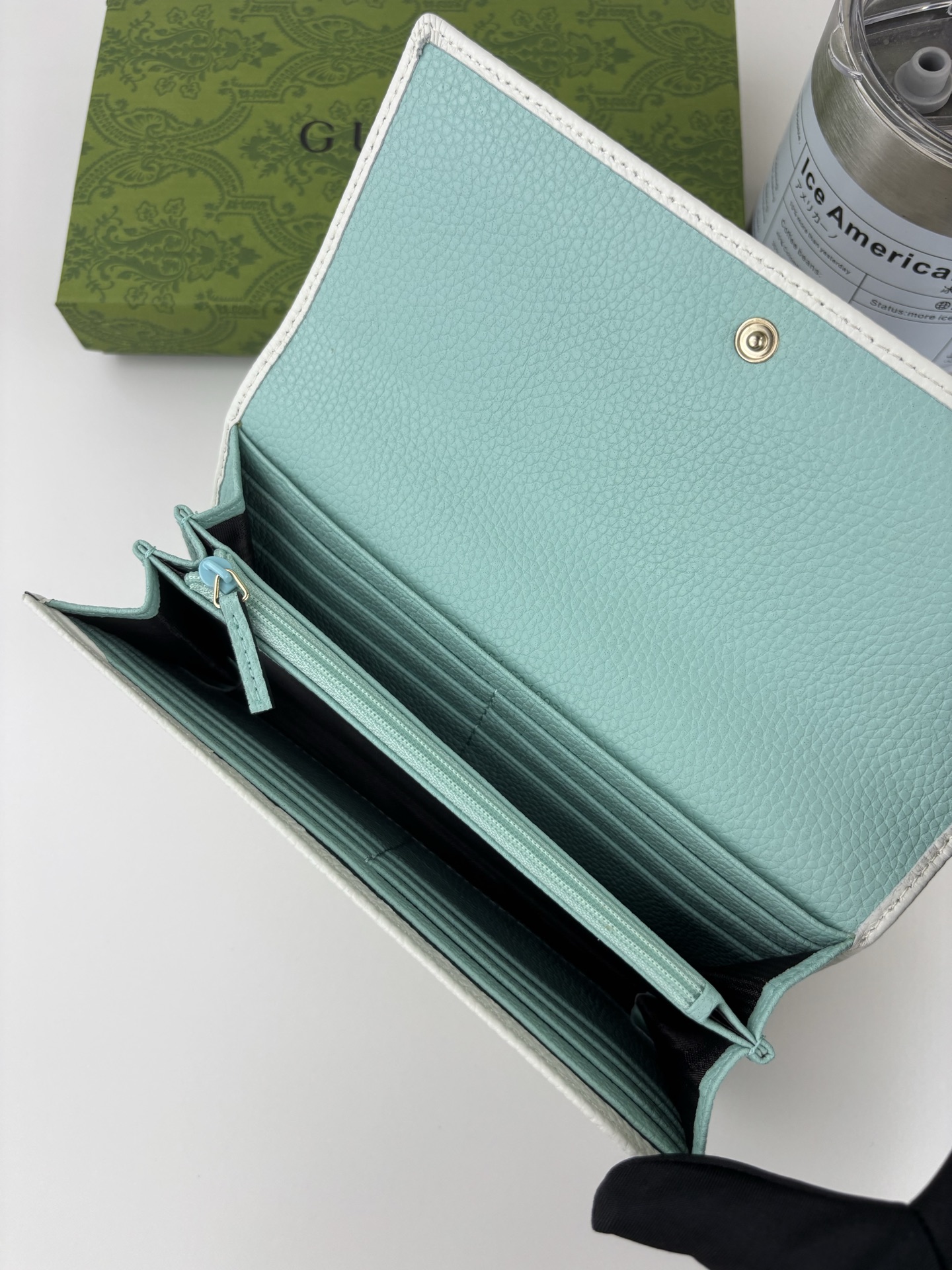 GUCCI 夏季新作 小型ダブルG金具付きホワイトレザーバッグ