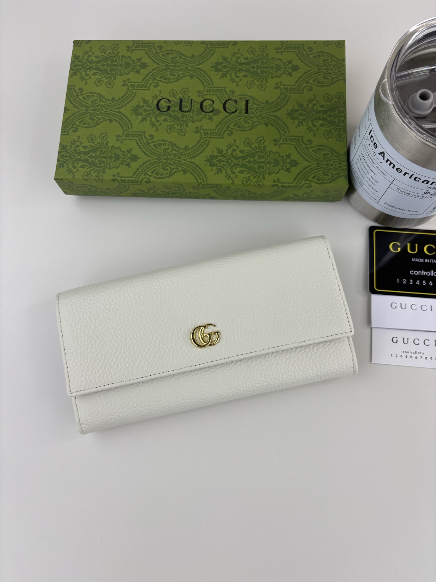 GUCCI 夏季新作 小型ダブルG金具付きホワイトレザーバッグ