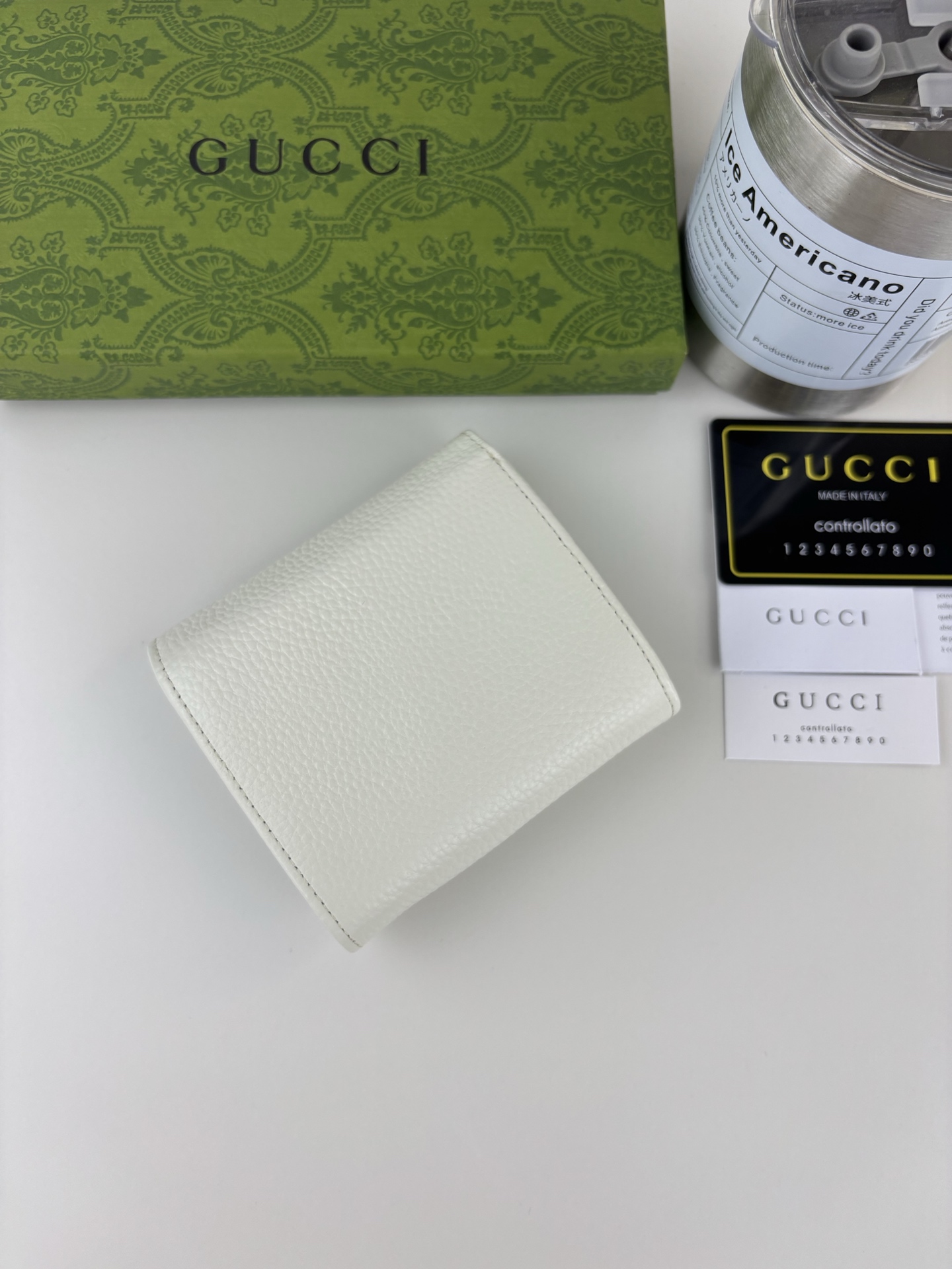 GUCCl 小型ダブルG金属装飾の白色皮革バッグ