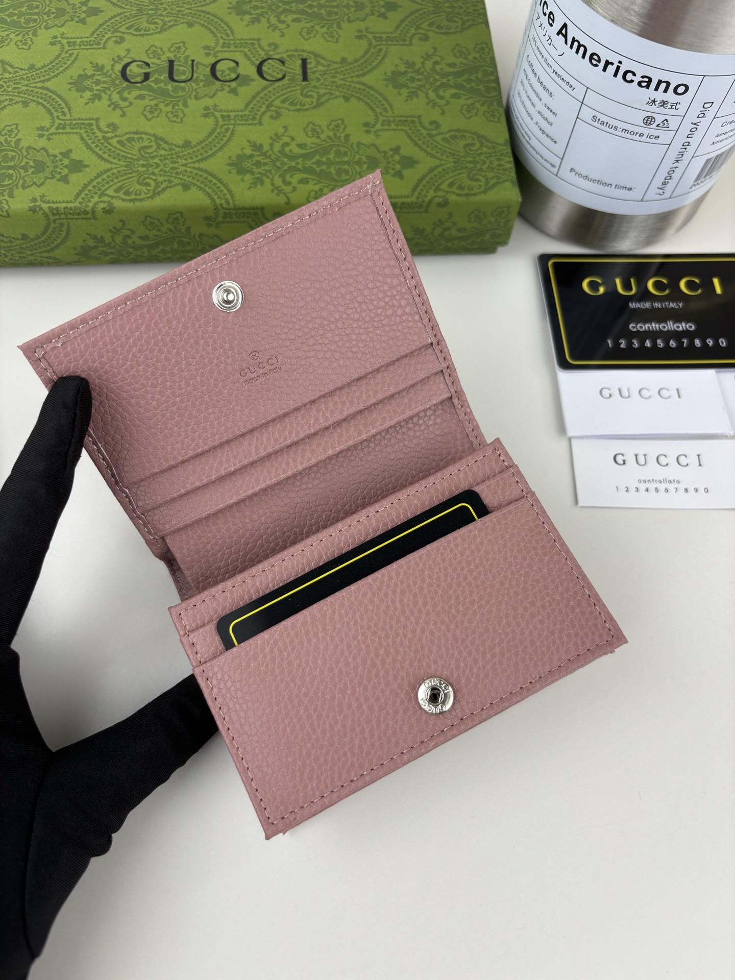 GUCCl 小型ダブルG金属装飾の粉色レザーケース