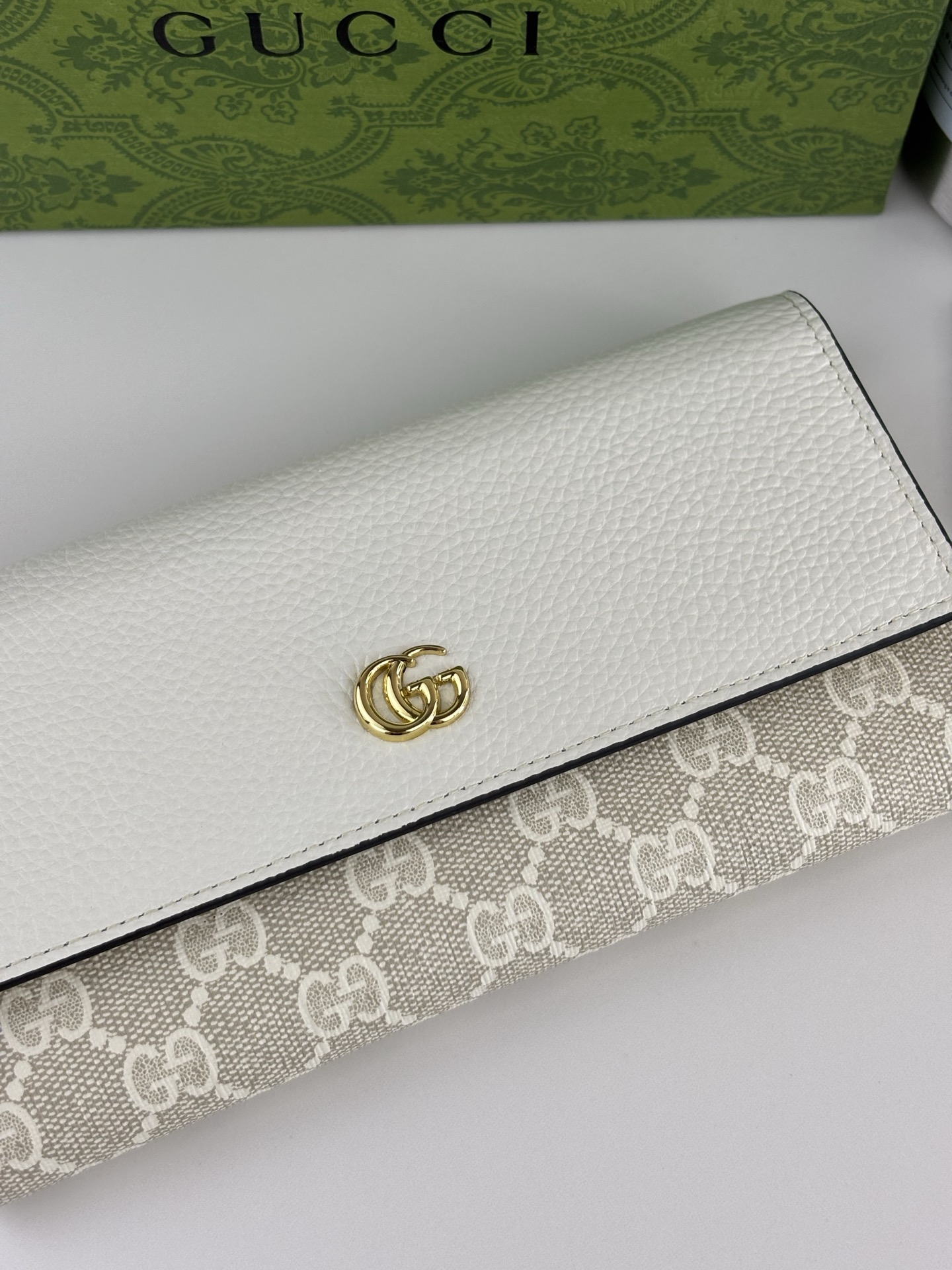 GUCCl Ophidiaシリーズ 新作 小牛皮製バッグ