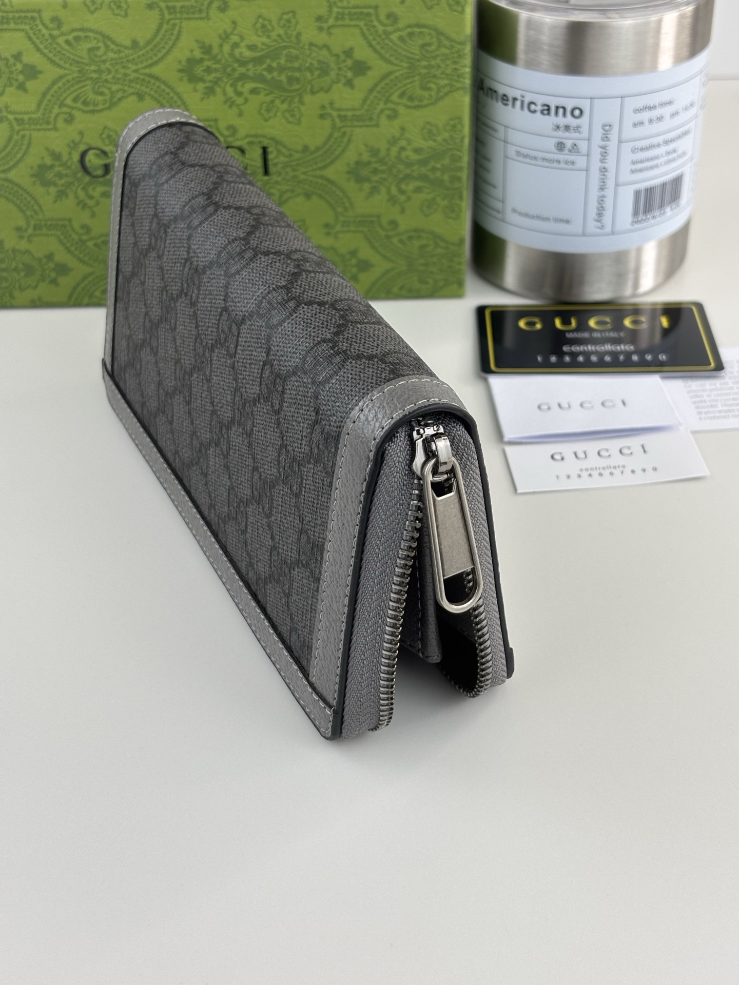 GUCCI Ophidiaシリーズ拉链包 - 灰色GG Supreme帆布と復古デザイン