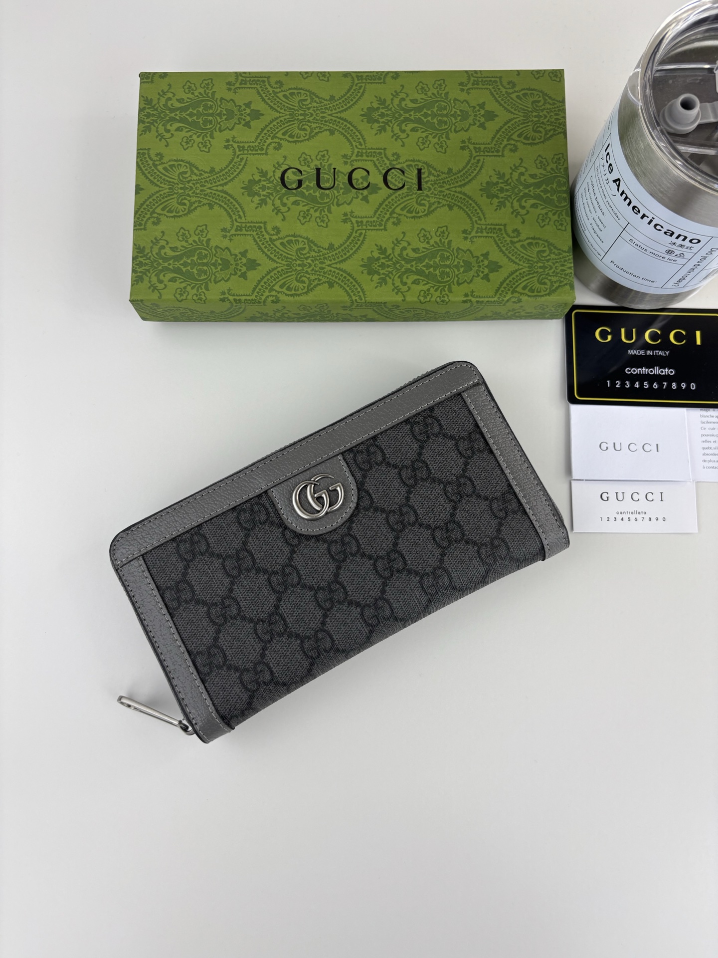 GUCCI Ophidiaシリーズ拉链包 - 灰色GG Supreme帆布と復古デザイン