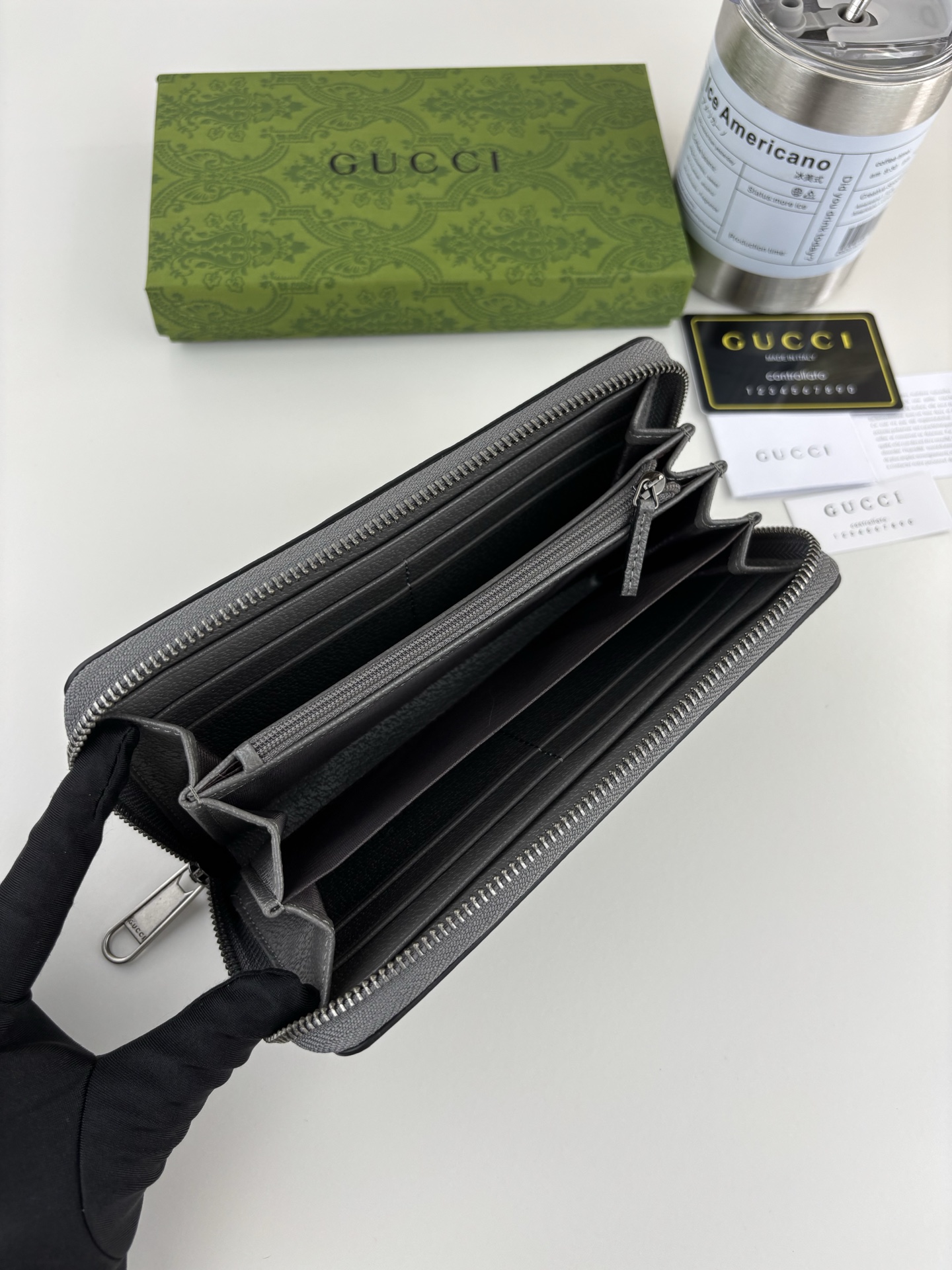 GUCCI Ophidiaシリーズ拉链包 - 灰色GG Supreme帆布と復古デザイン