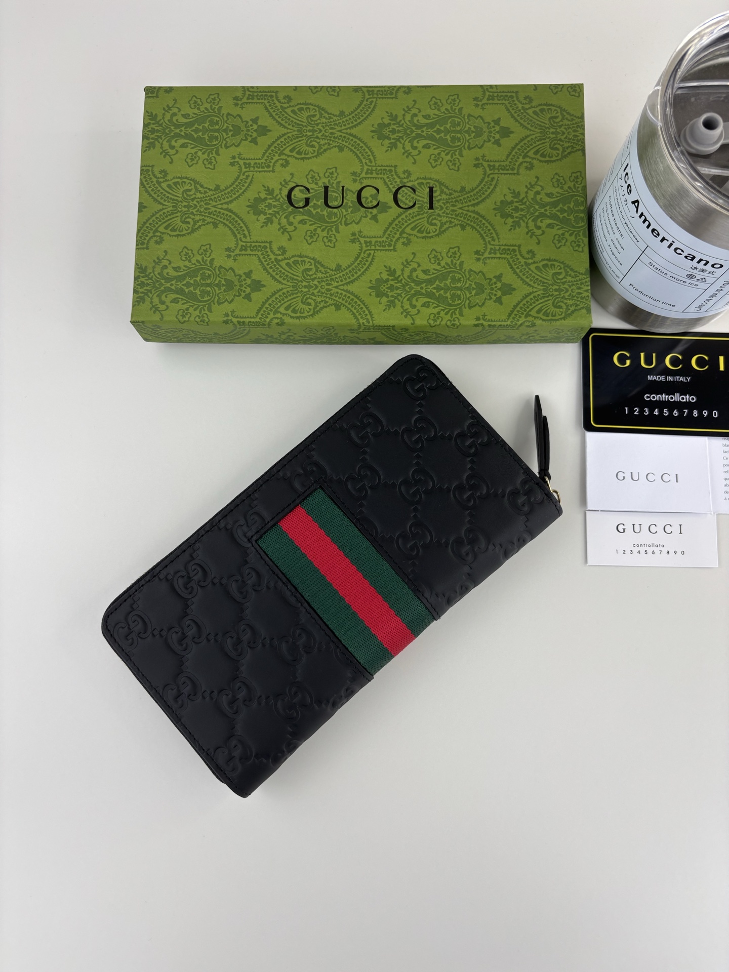 GUCCI 新作 牛皮压花バッグ - 18K金具・精細な油辺仕上げ