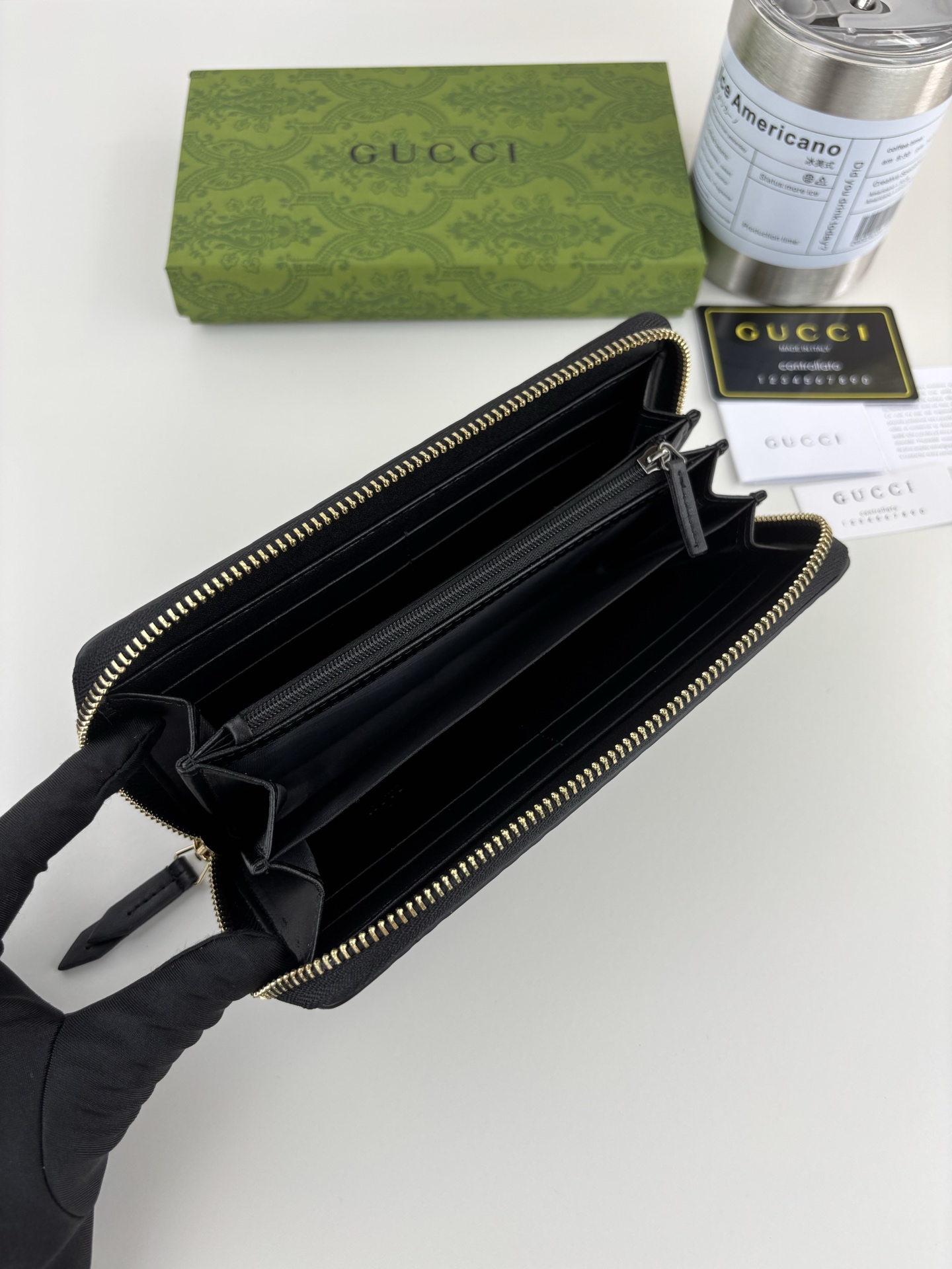 GUCCI 新作 牛皮压花バッグ - 18K金具・精細な油辺仕上げ