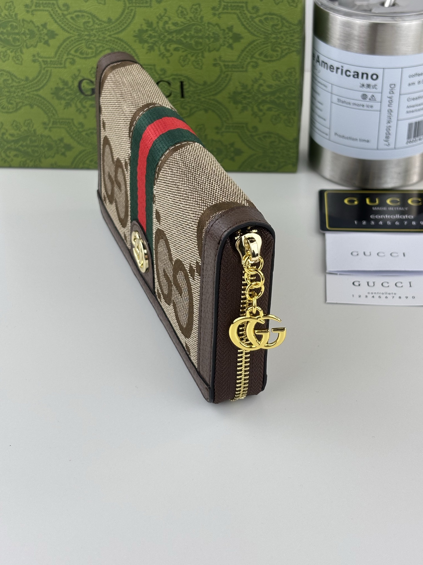 GUCCI新作全ラウンドジッパー財布 - モダンなデザインと機能性