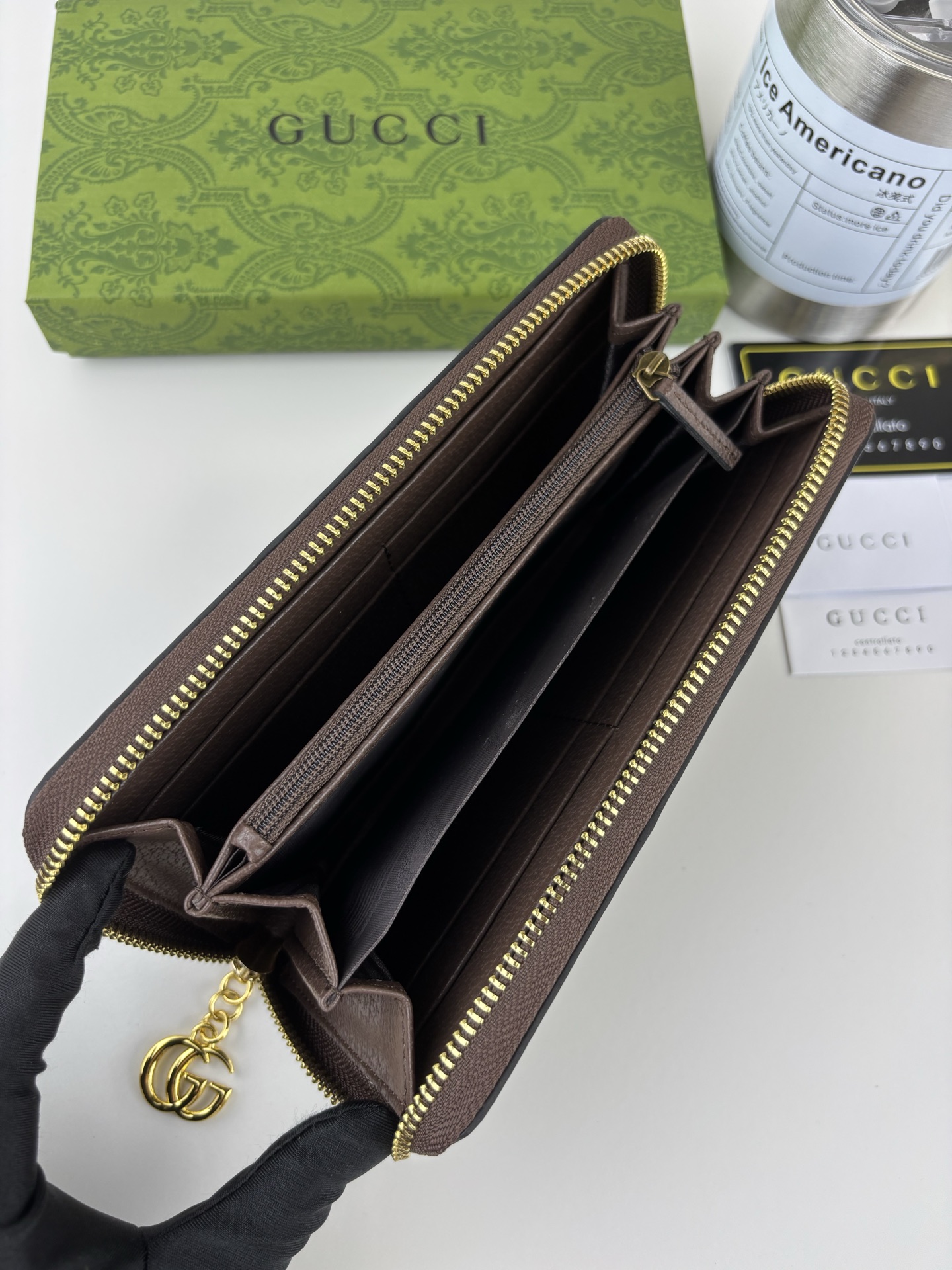 GUCCI新作全ラウンドジッパー財布 - モダンなデザインと機能性