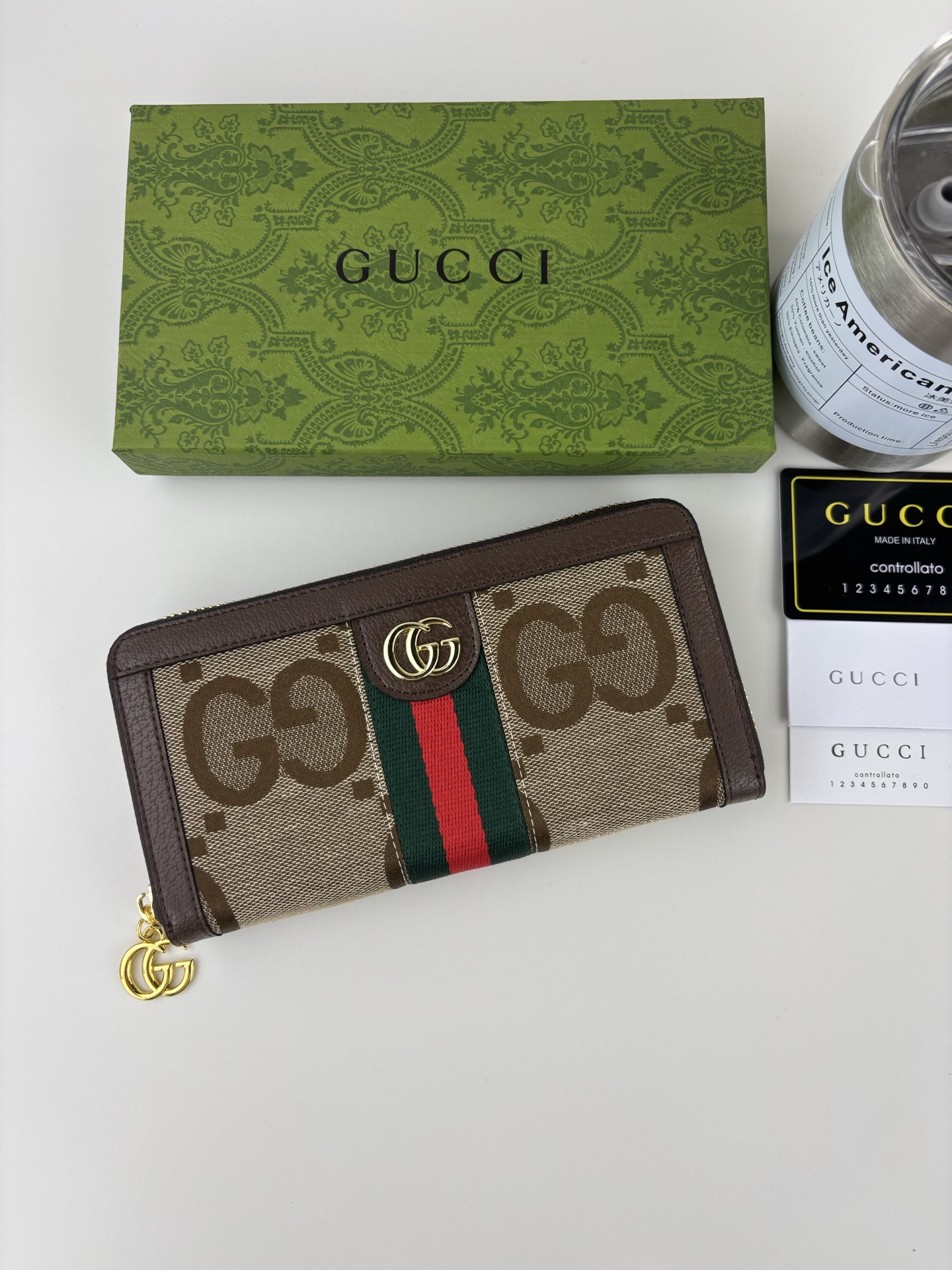 GUCCI新作全ラウンドジッパー財布 - モダンなデザインと機能性