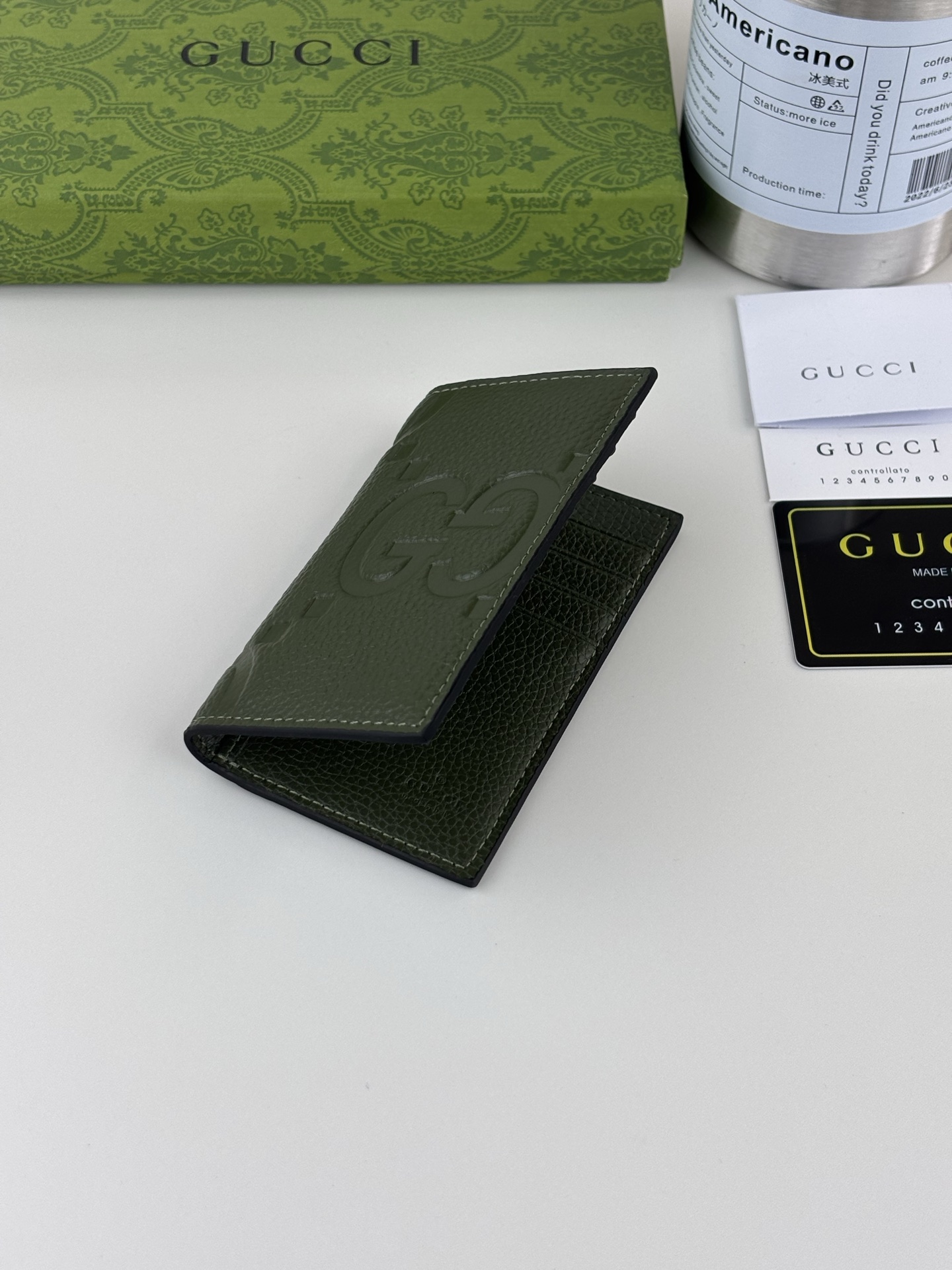 GUCCl GGグリーンレザー小物入れ - 高級感あふれるデザイン