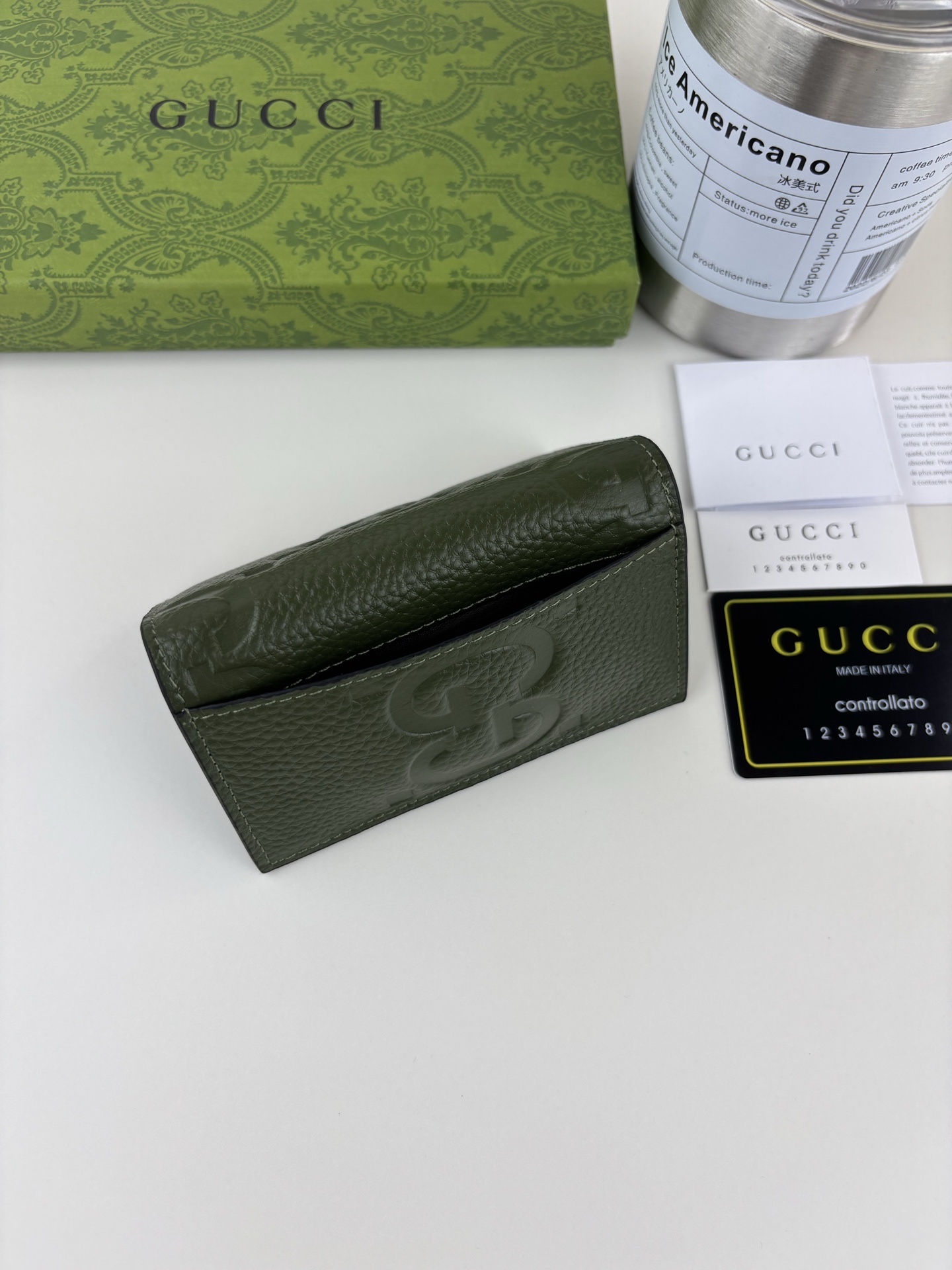 GUCCl GGグリーンレザー小物入れ - 高級感あふれるデザイン