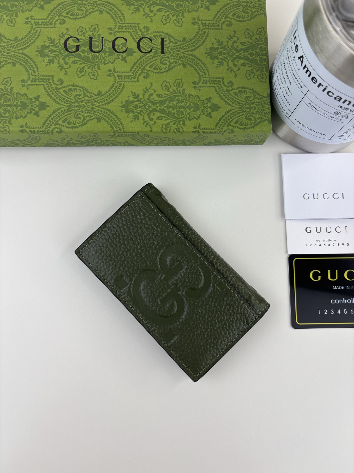 GUCCl GGグリーンレザー小物入れ - 高級感あふれるデザイン