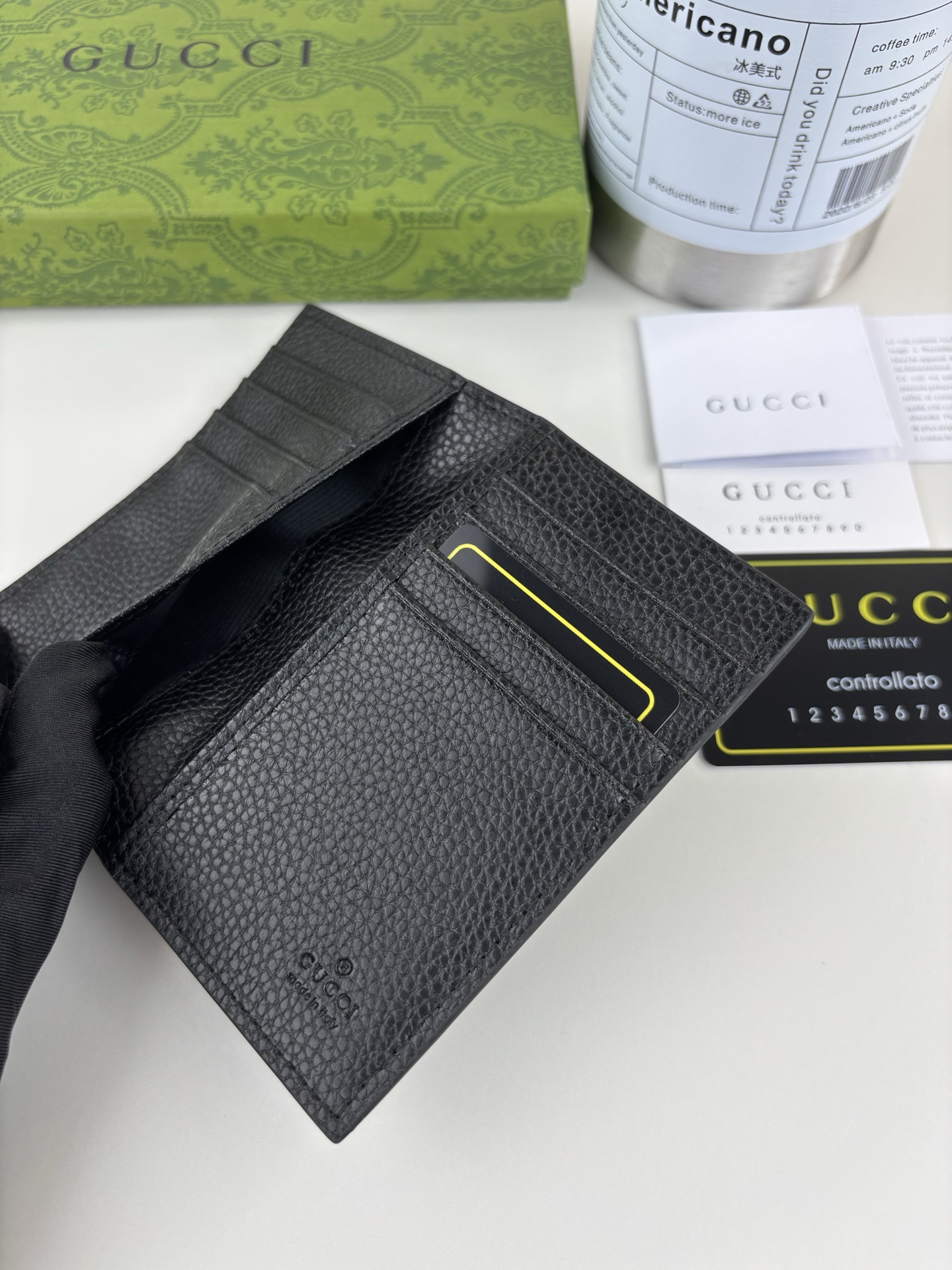 GUCCl GGレザー財布 - 豊かなデザインと高い機能性