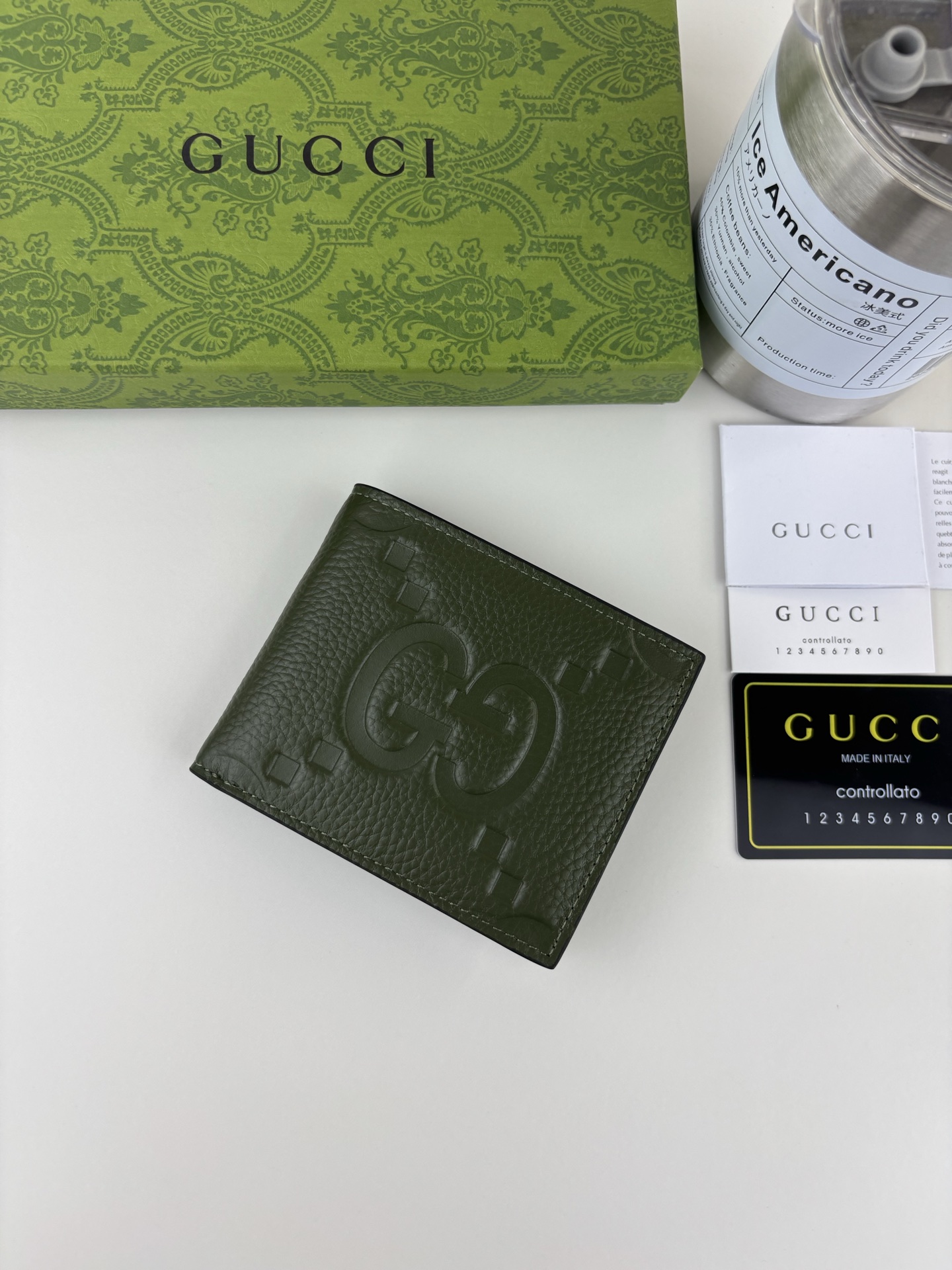 Gucci GG印花財布 - グリーンレザーの個性あふれるデザイン