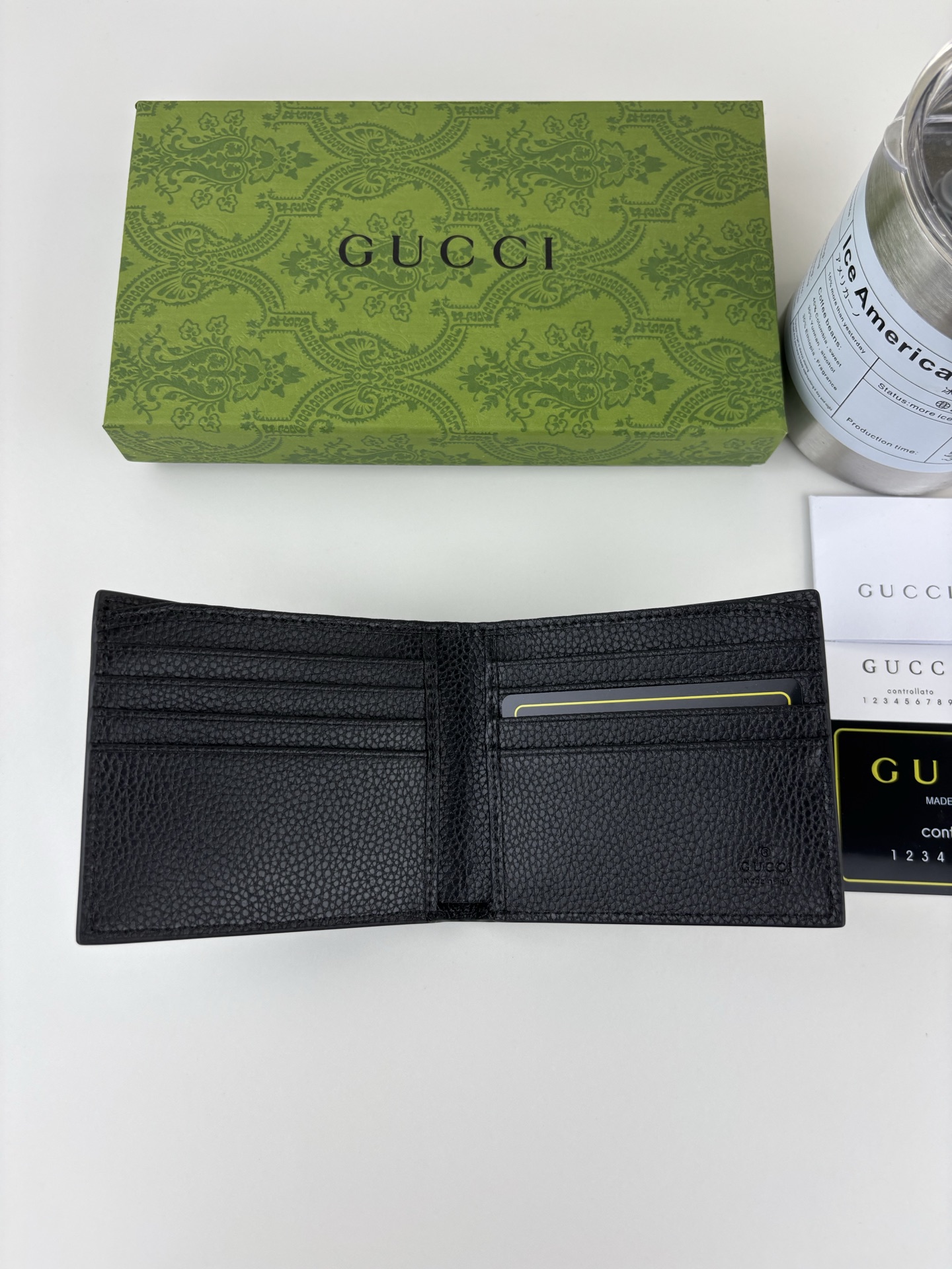 Gucci GG印花財布 - 鮮やかなグリーンレザーで個性を演出