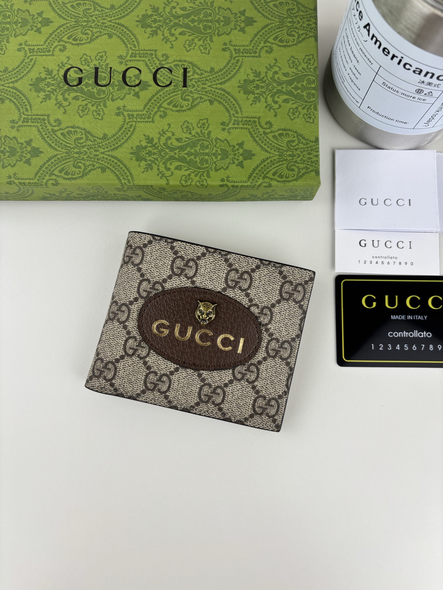 GUCCl 杏色GG Supreme PVC短式財布 - 虎頭デザインと精巧な仕上げ