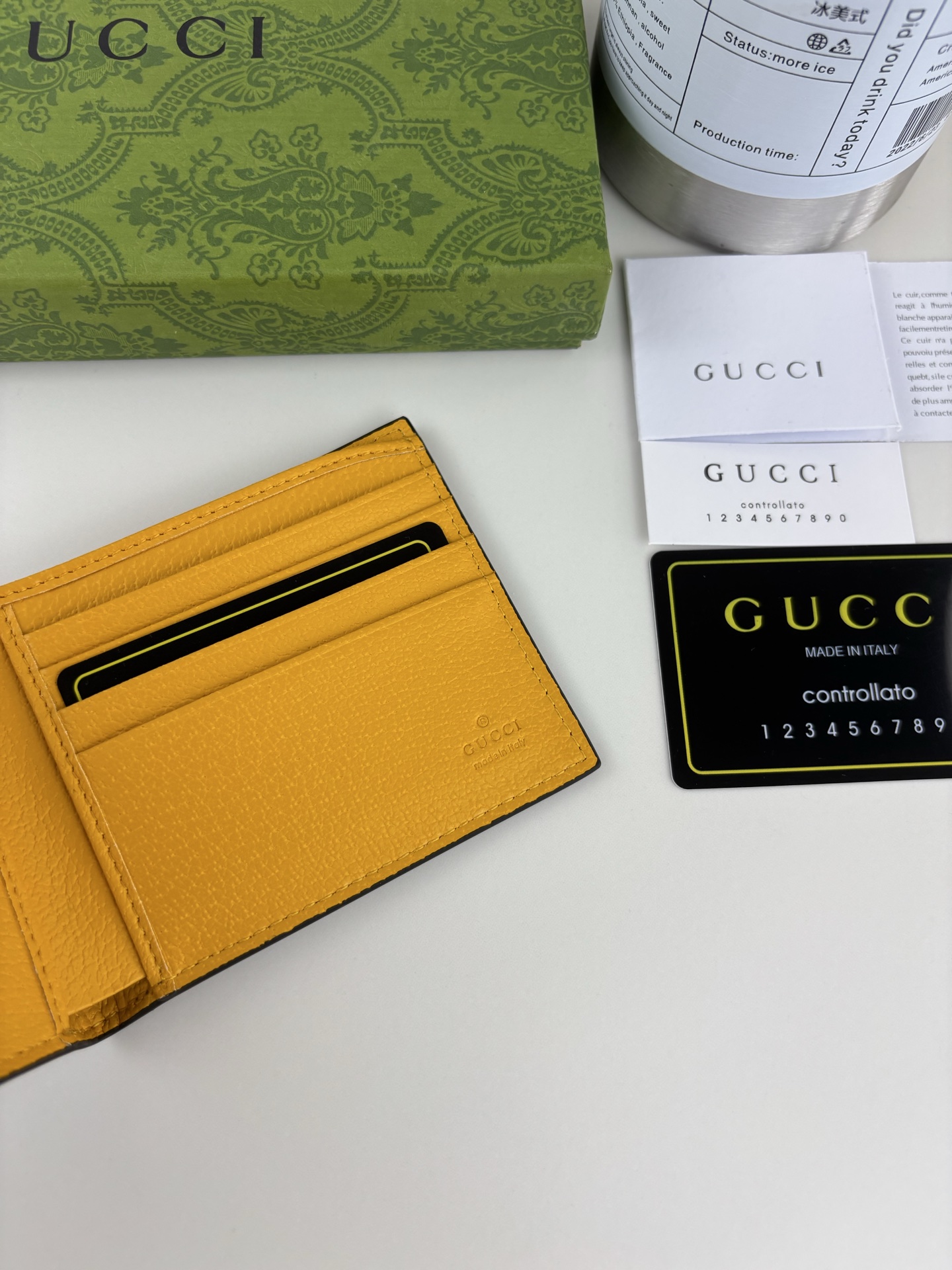 GUCCl 杏色GG Supreme PVC短式財布 - 虎頭デザインと精巧な仕上げ