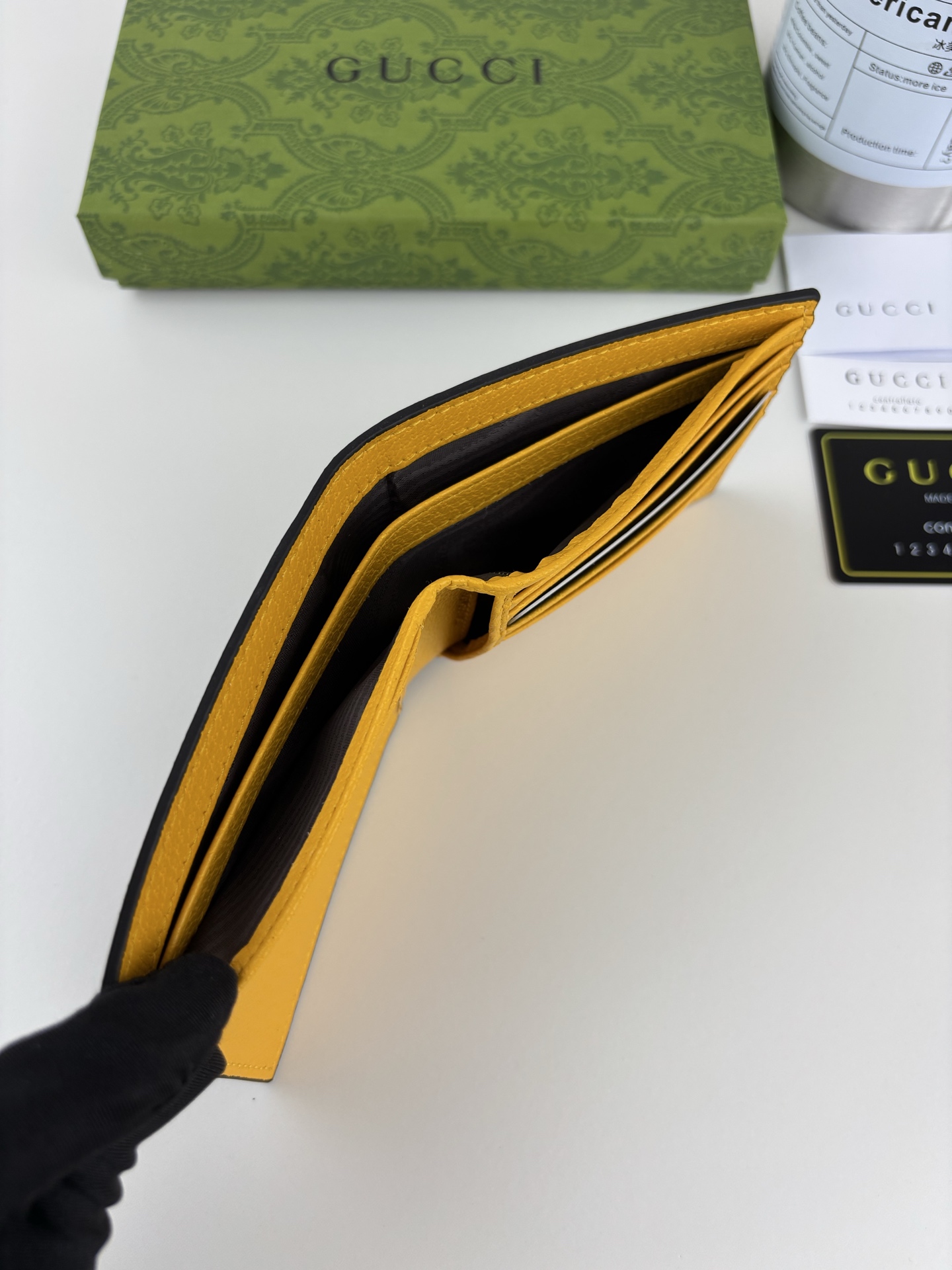 GUCCl 杏色GG Supreme PVC短式財布 - 虎頭デザインと精巧な仕上げ