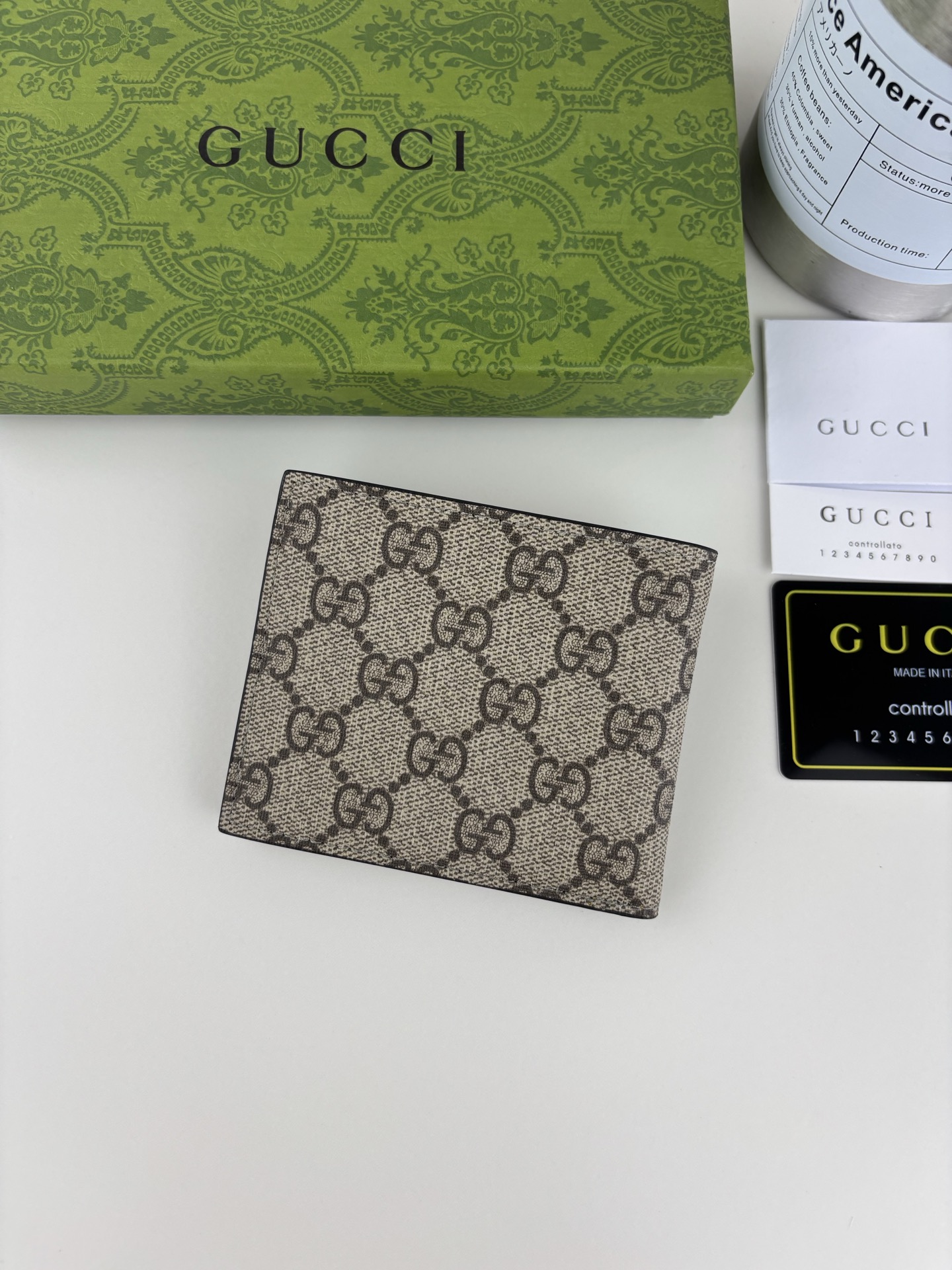 GUCCl 杏色GG Supreme PVC短式財布 - 虎頭デザインと精巧な仕上げ