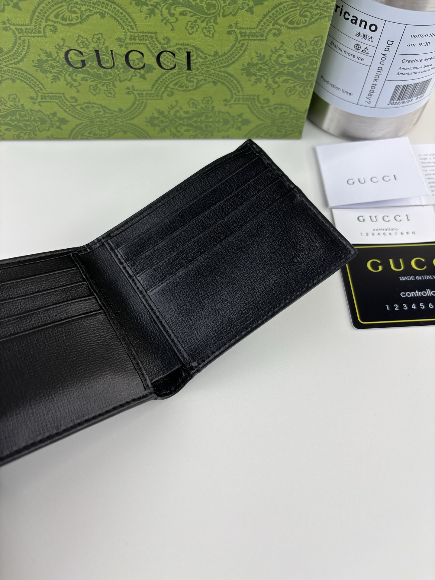 GUCCI ブラックGG Supreme長財布 - シンプルでエレガントなデザイン