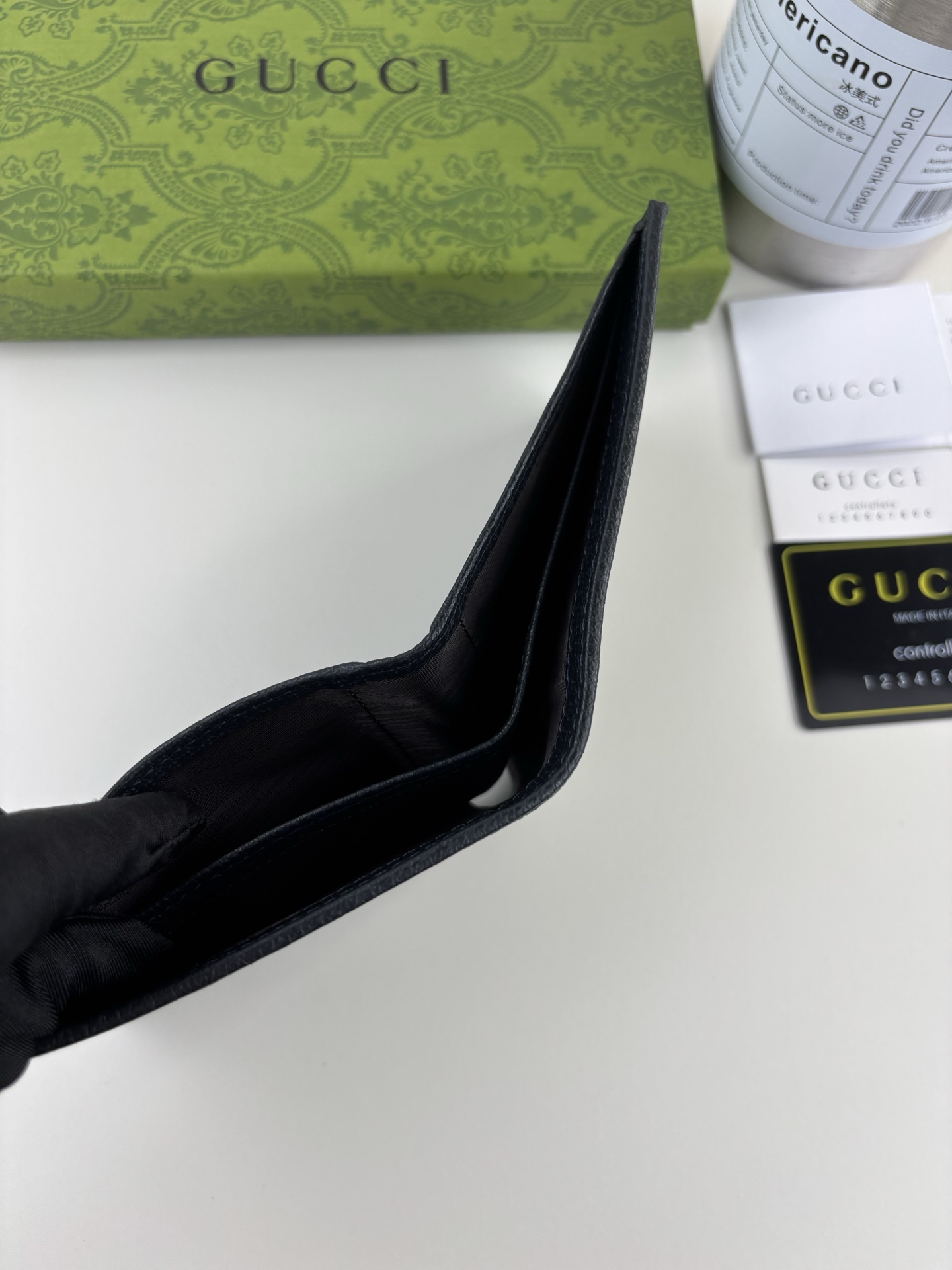 GUCCI ブルーGG Supreme 長財布 シンプルでエレガントなデザイン