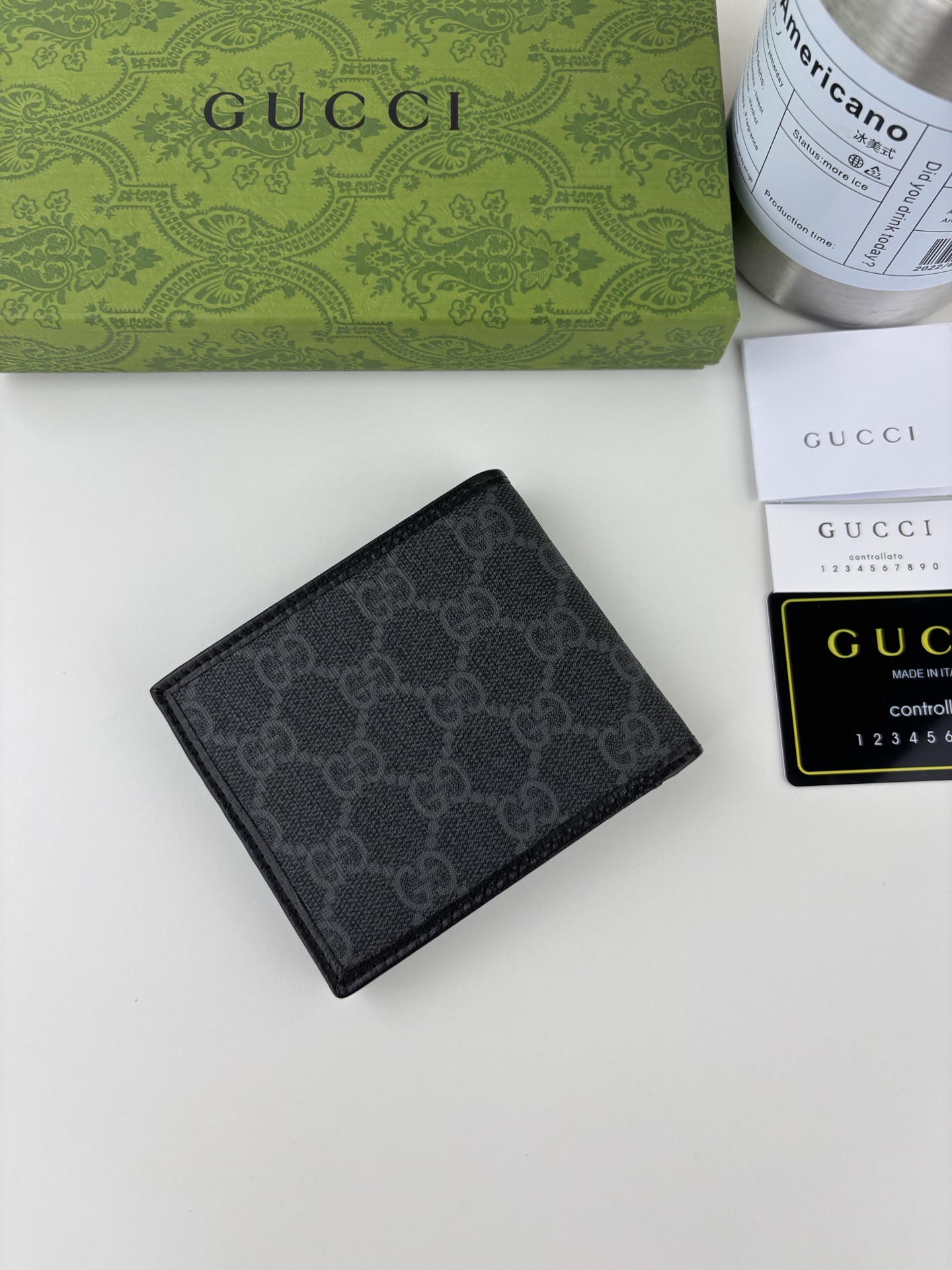 GUCCI ブラックGG Supreme長財布 - シンプルでエレガントなデザイン