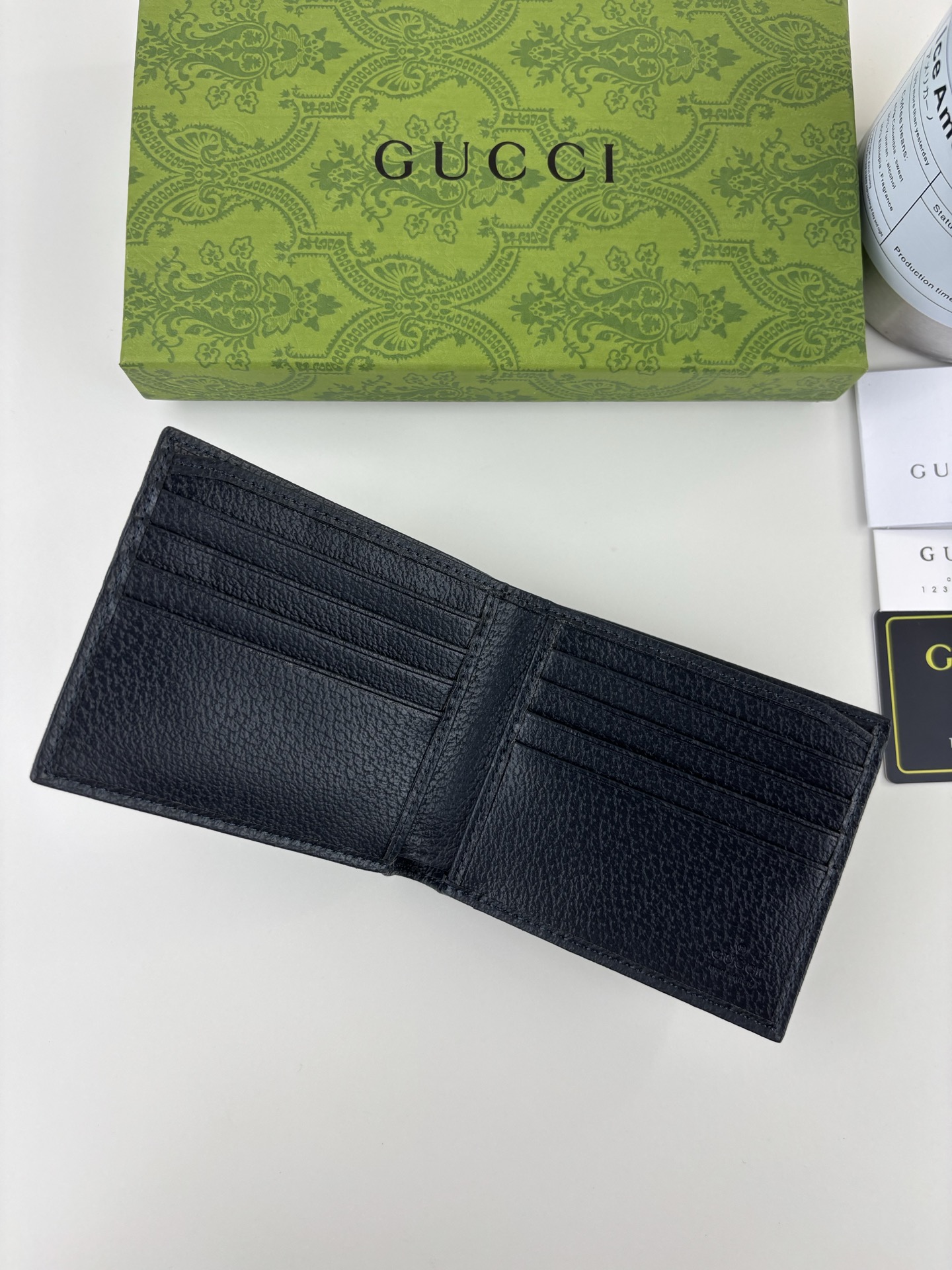GUCCI ブルーGG Supreme 長財布 シンプルでエレガントなデザイン